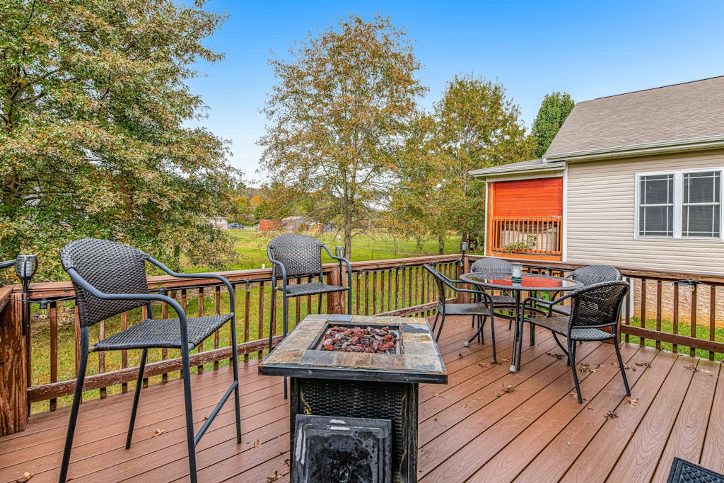 Dog Welcome Cottage Near Smokies, Sleeps 4, Firepit — Pigeon Forge, TN — vacation rental