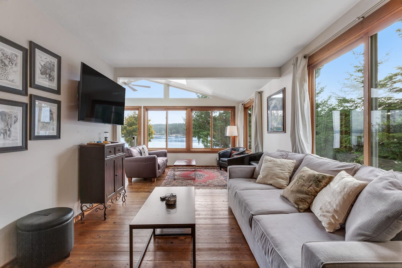 Seabeck House & Cottage on Hood Canal 4 BD Seabeck, WA Vacation