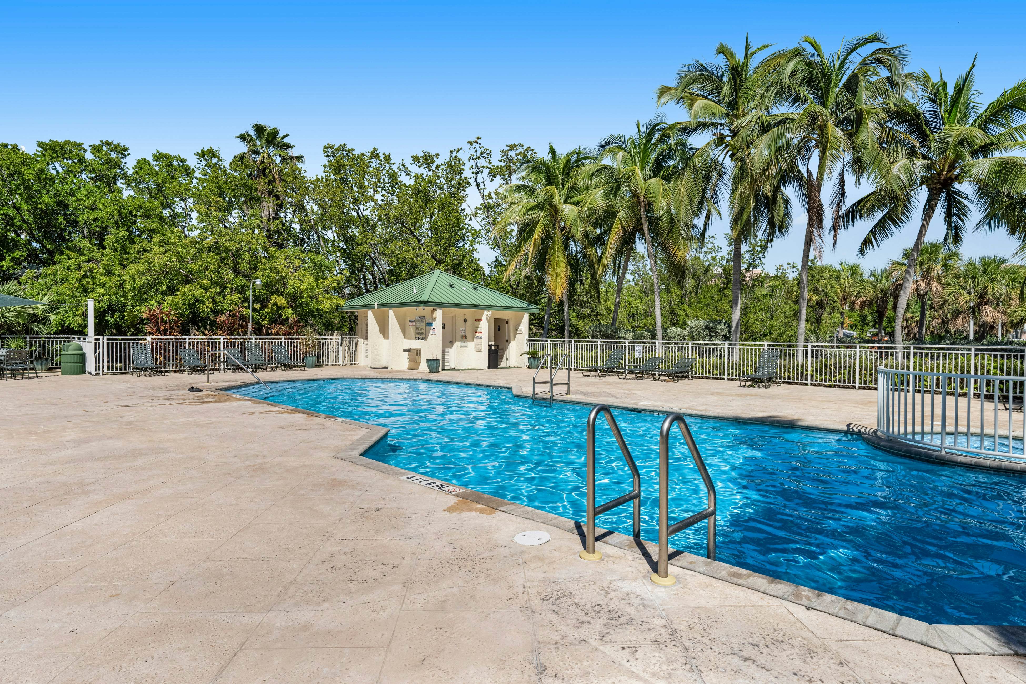 Sunrise Suites - Paradise Escape 407