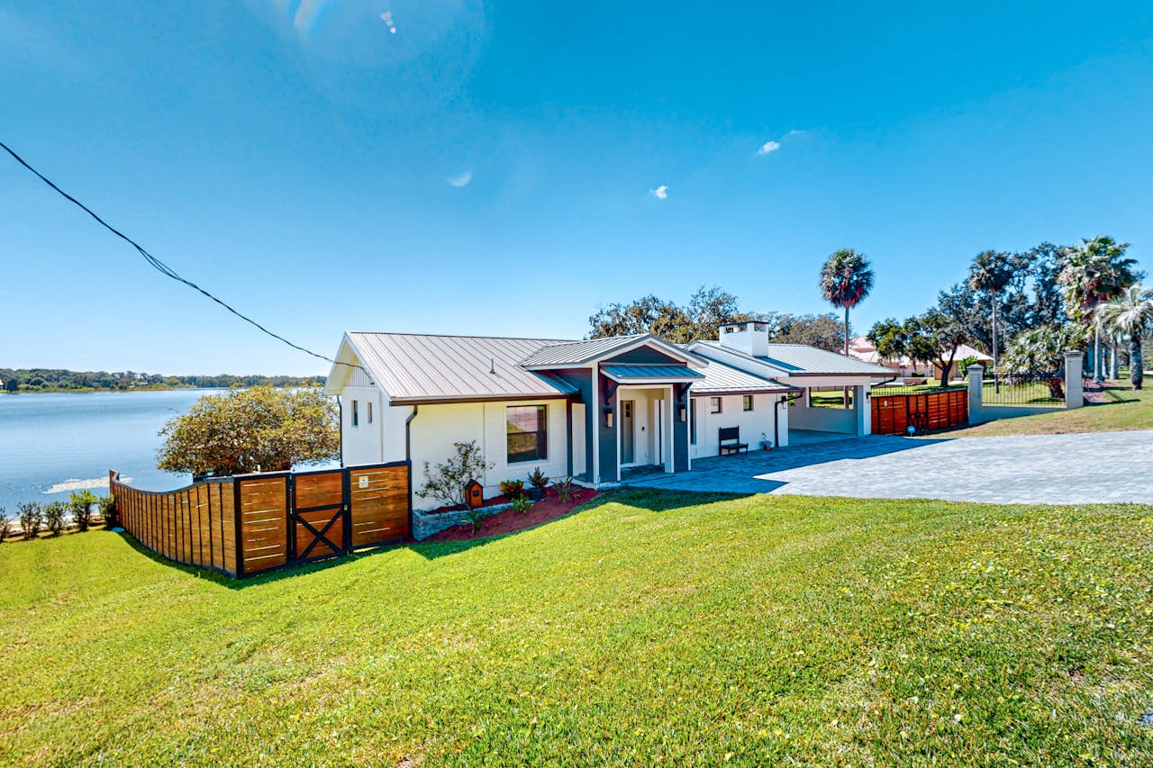 Dock Holiday Lakefront Vacation Rental 4 BD Mount Dora, FL Vacation