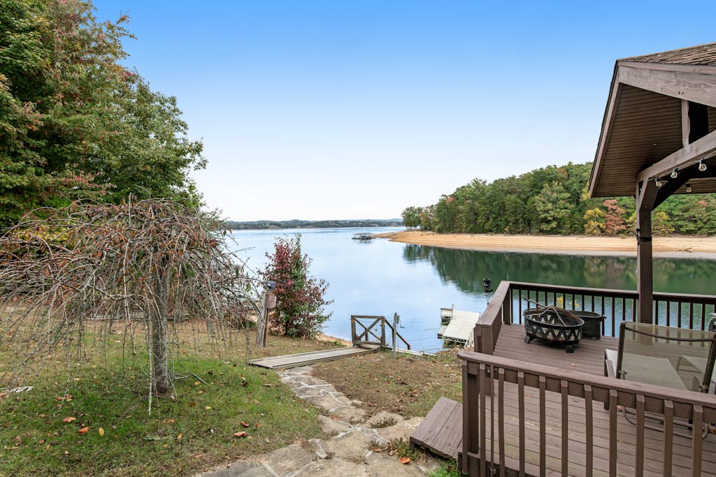 Lakefront Home, Dock, Covered Deck , Fire Pit, Dogs OK — Jefferson City, TN — vacation rental