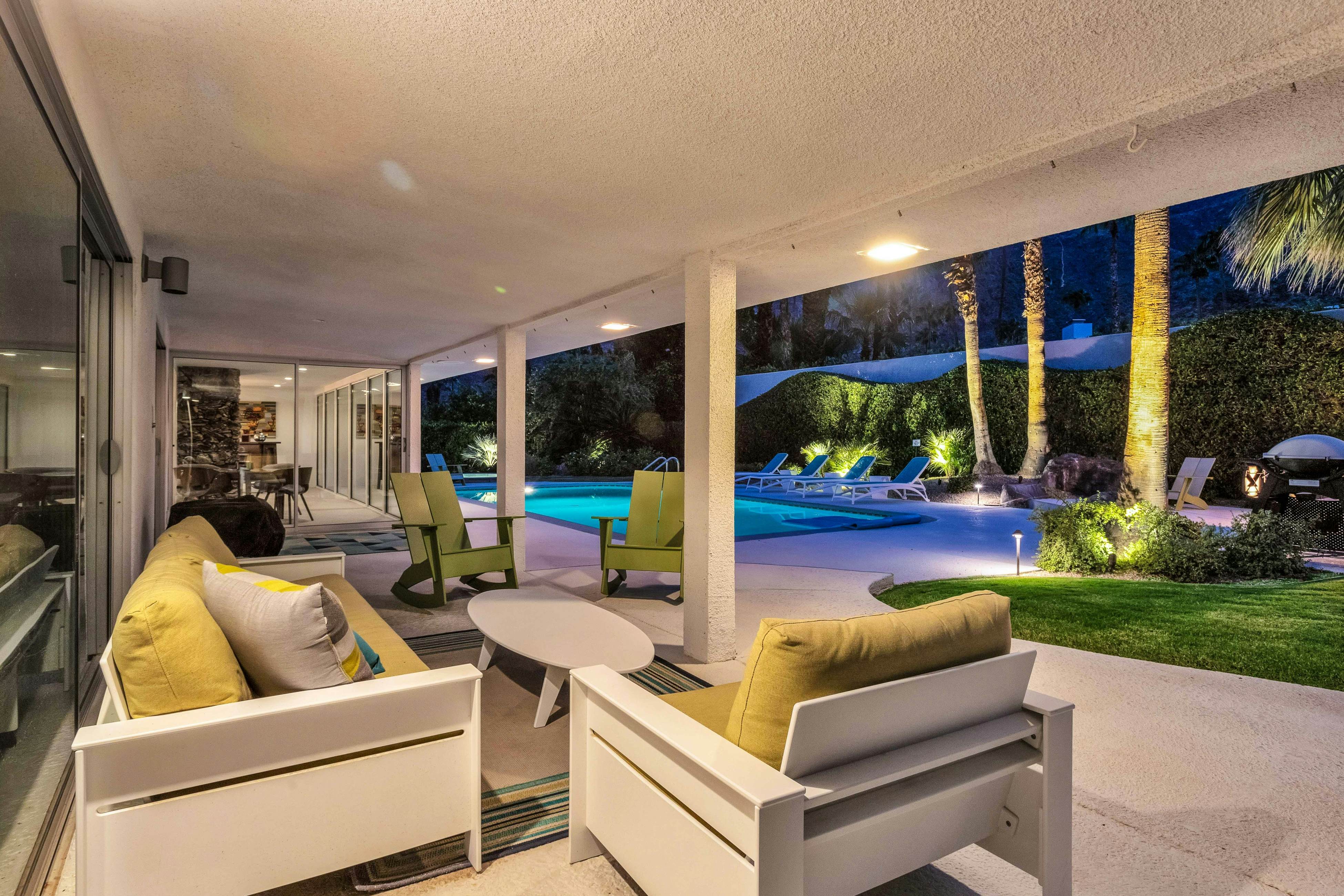 Palm Springs Style - 2875