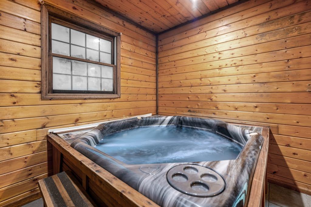Smoky Mountain RetreatใปHot TubใปFire pitใปAir Hockey โ Sevierville, TN โ vacation rental