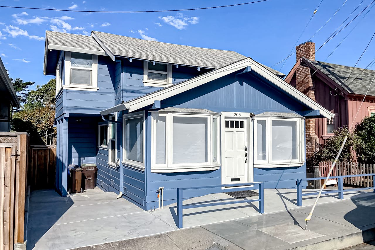 Seabright 2 BD Santa Cruz, CA Vacation Rental Vacasa