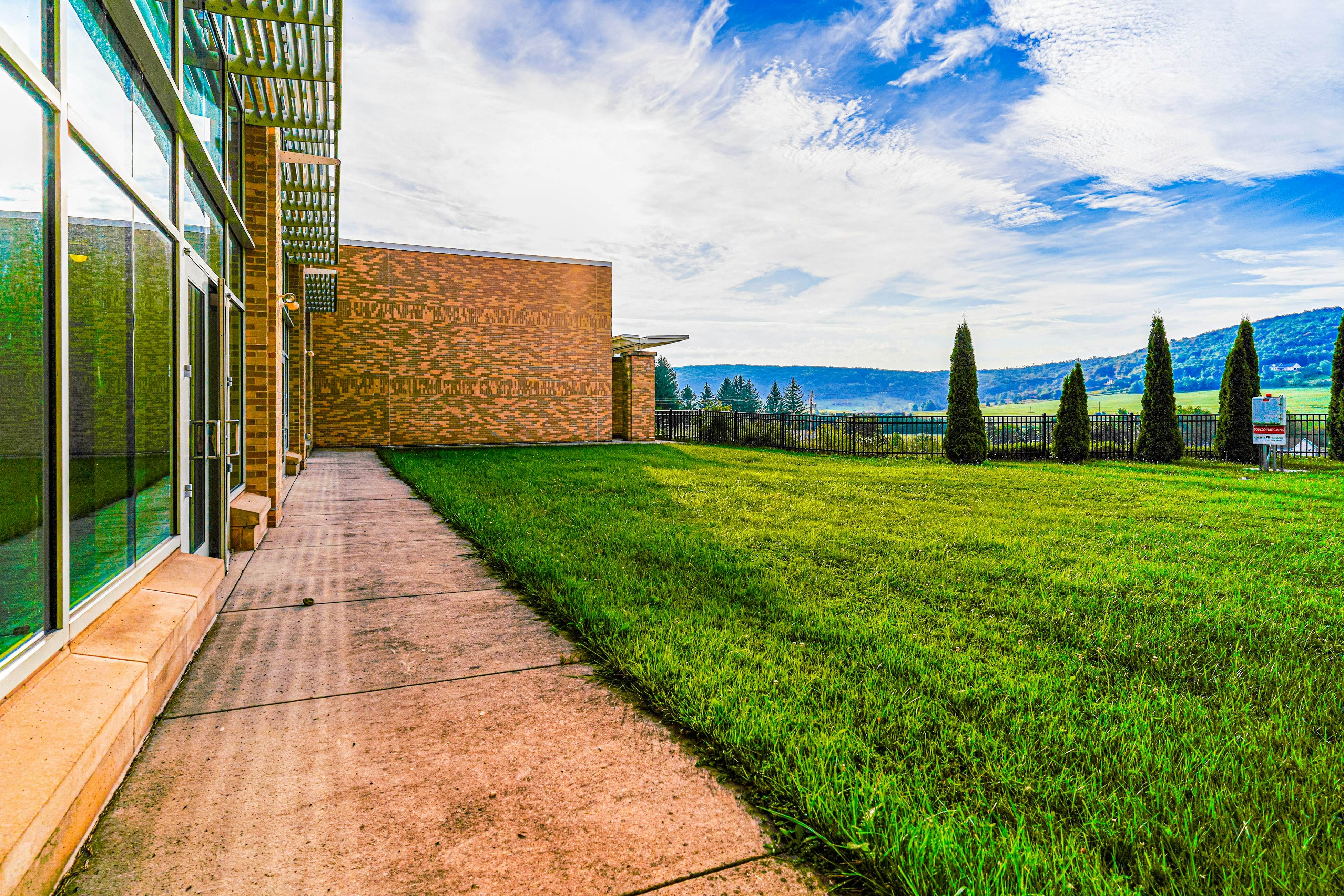 Spacious Panoramic Deep Creek Lodge
