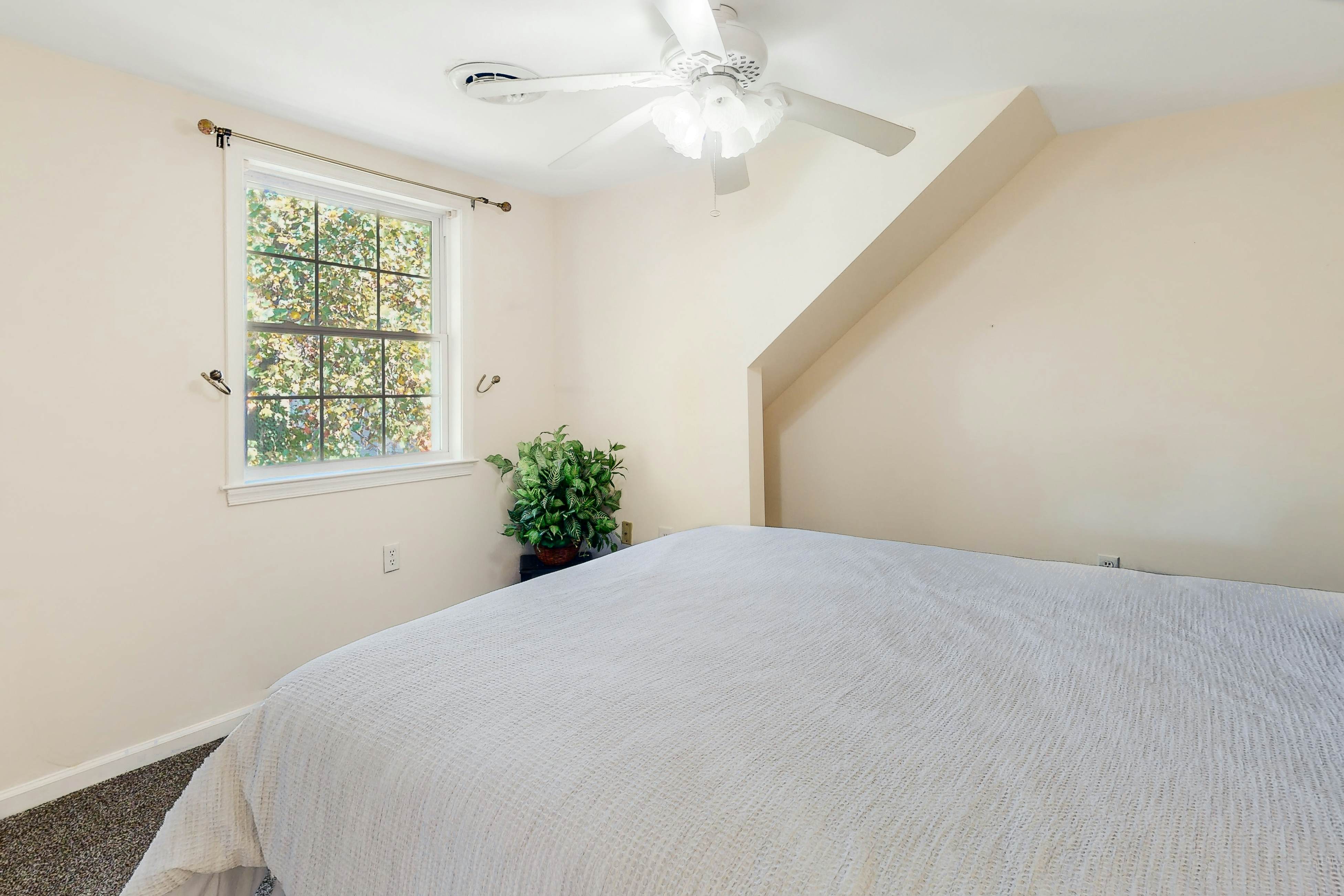 Breezewood - 112 Loganberry Lane