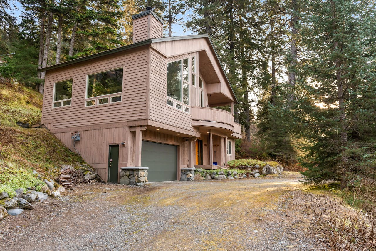 Girdwood Mountain Chateau 3 BD Girdwood, AK Vacation Rental Vacasa