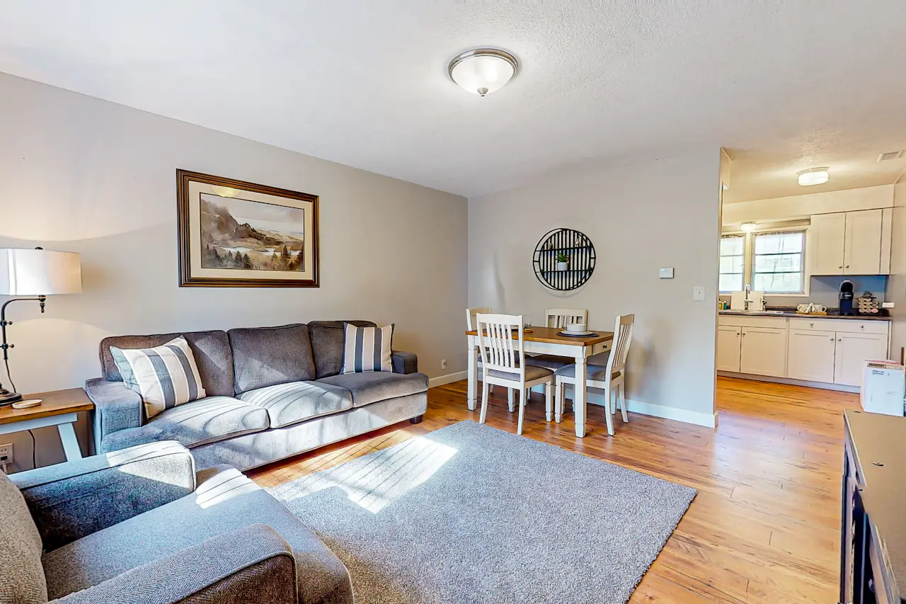 Oak Grove Getaway 2 BD Milwaukie, OR Vacation Rental Vacasa