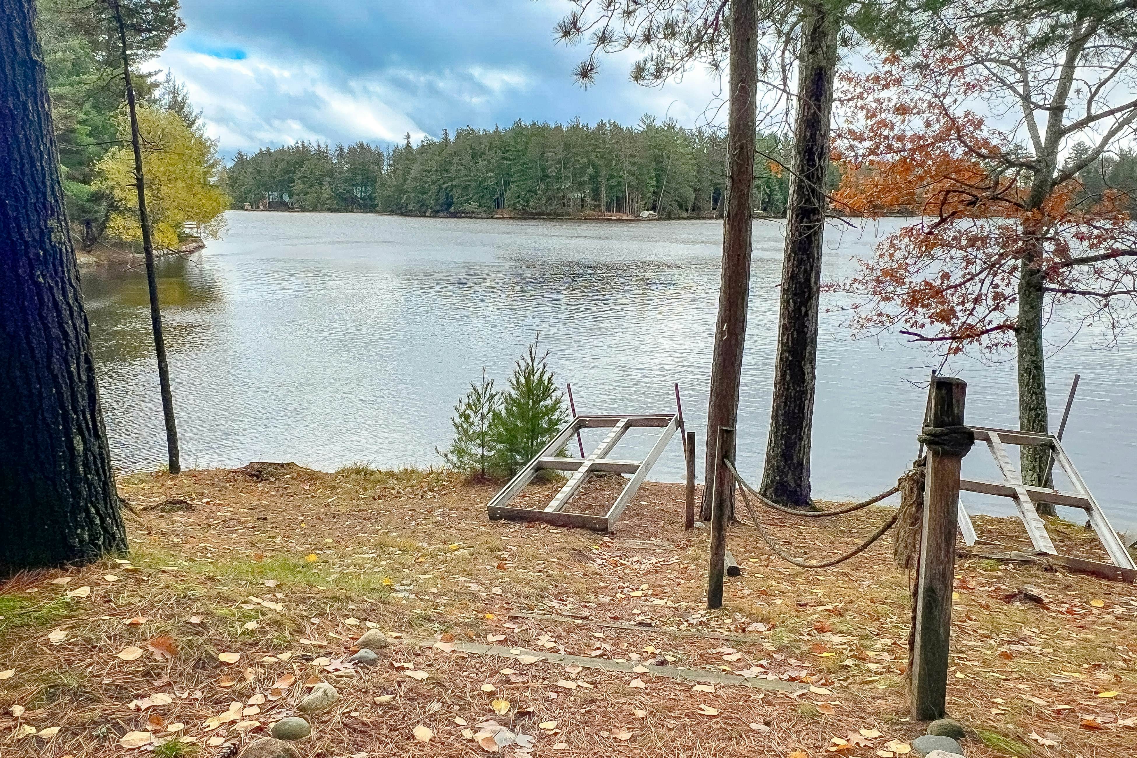 Little Red Lakeside Cabin