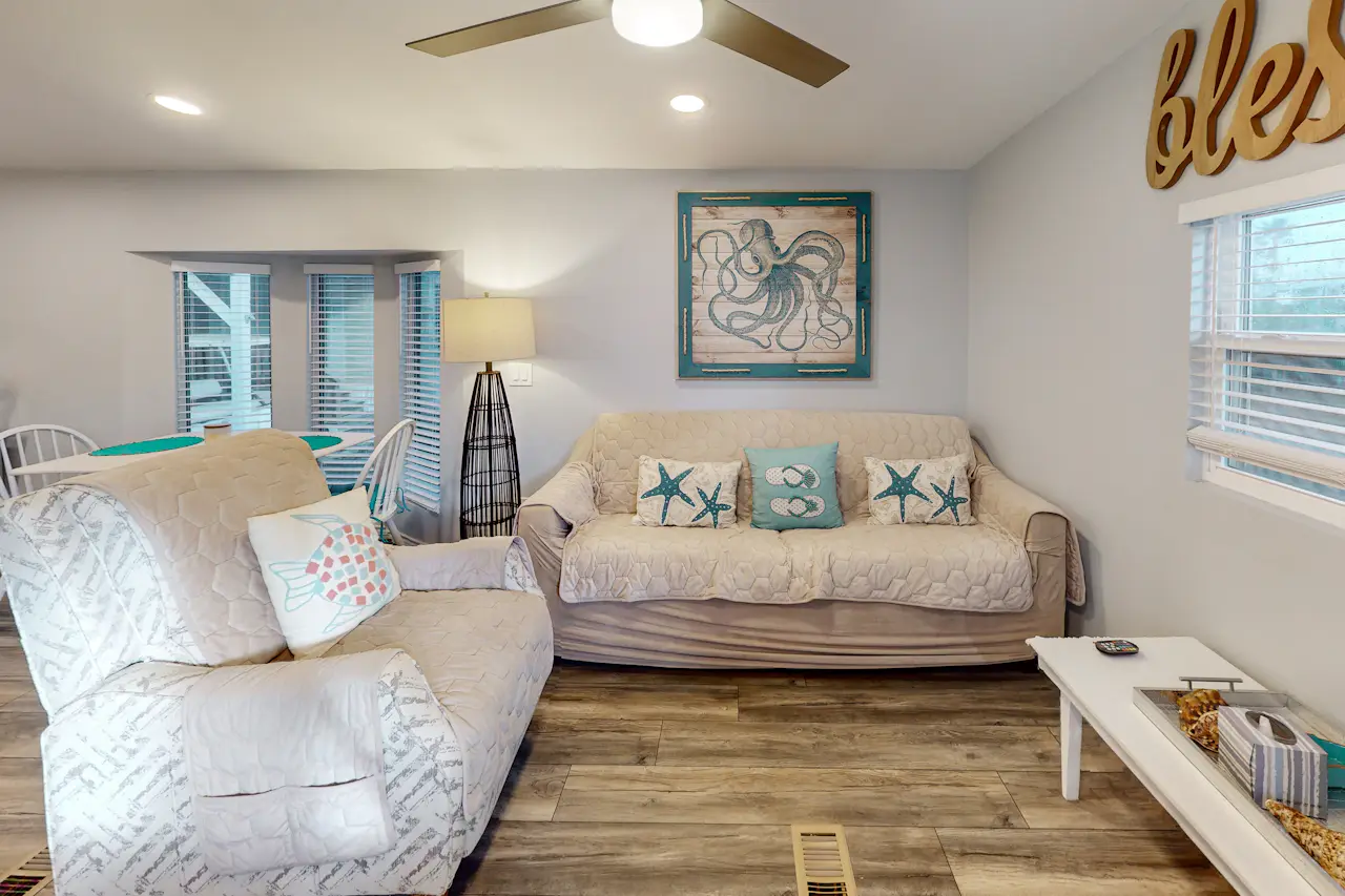 Long Island Village 744 W. Clam "The Clam Shell" 1 BD Port Isabel, TX