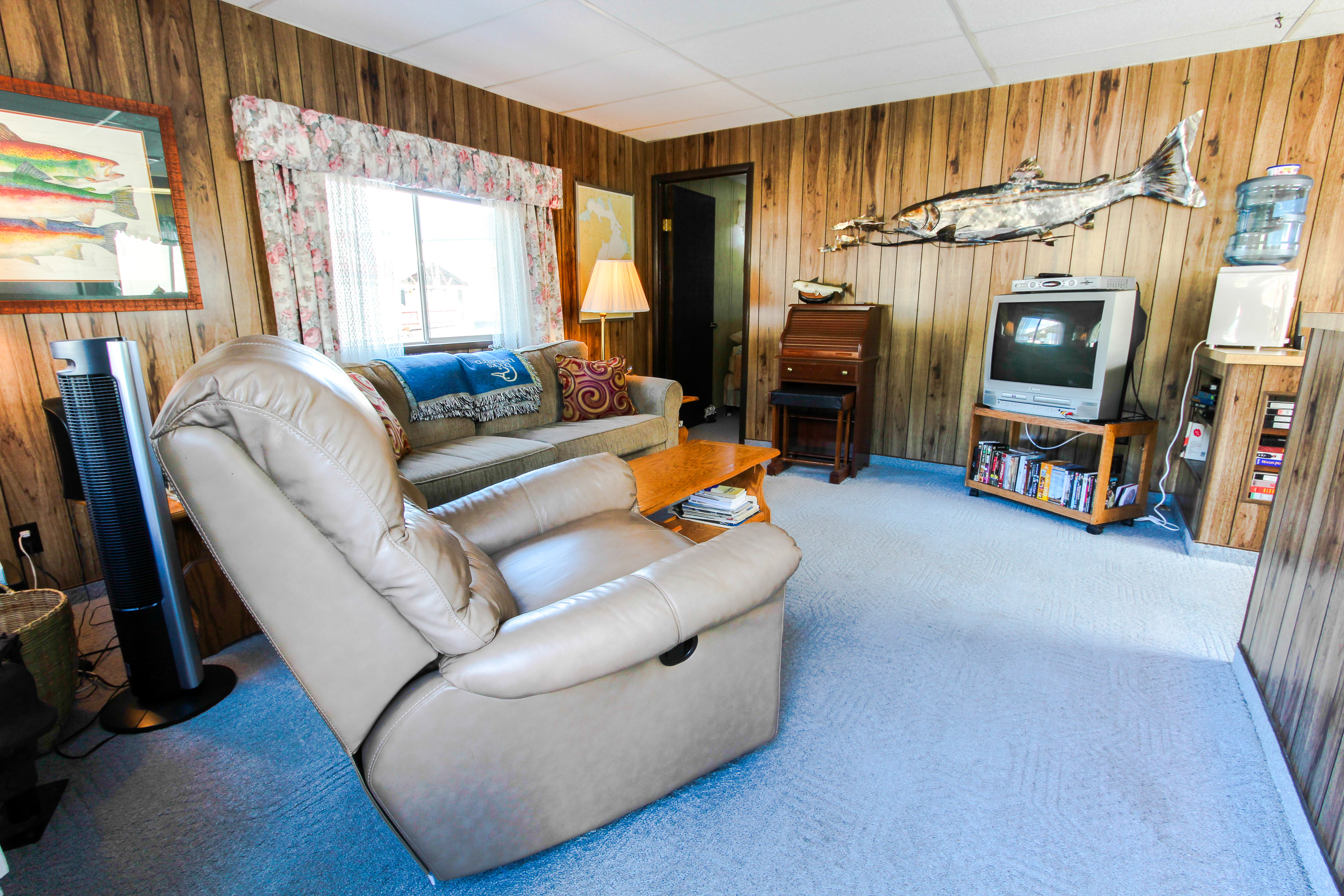 Scenic Bay Float Home Hideaway 2 BD Bayview, ID Vacation Rental Vacasa