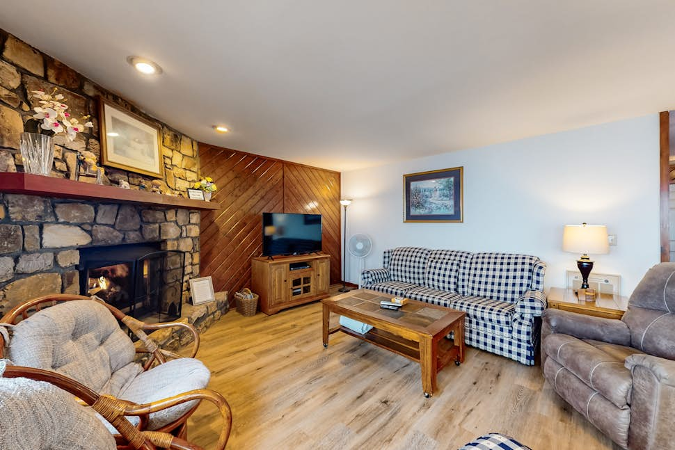 Crest 200F | 1 BD Sugar Mountain, NC Vacation Rental | Vacasa