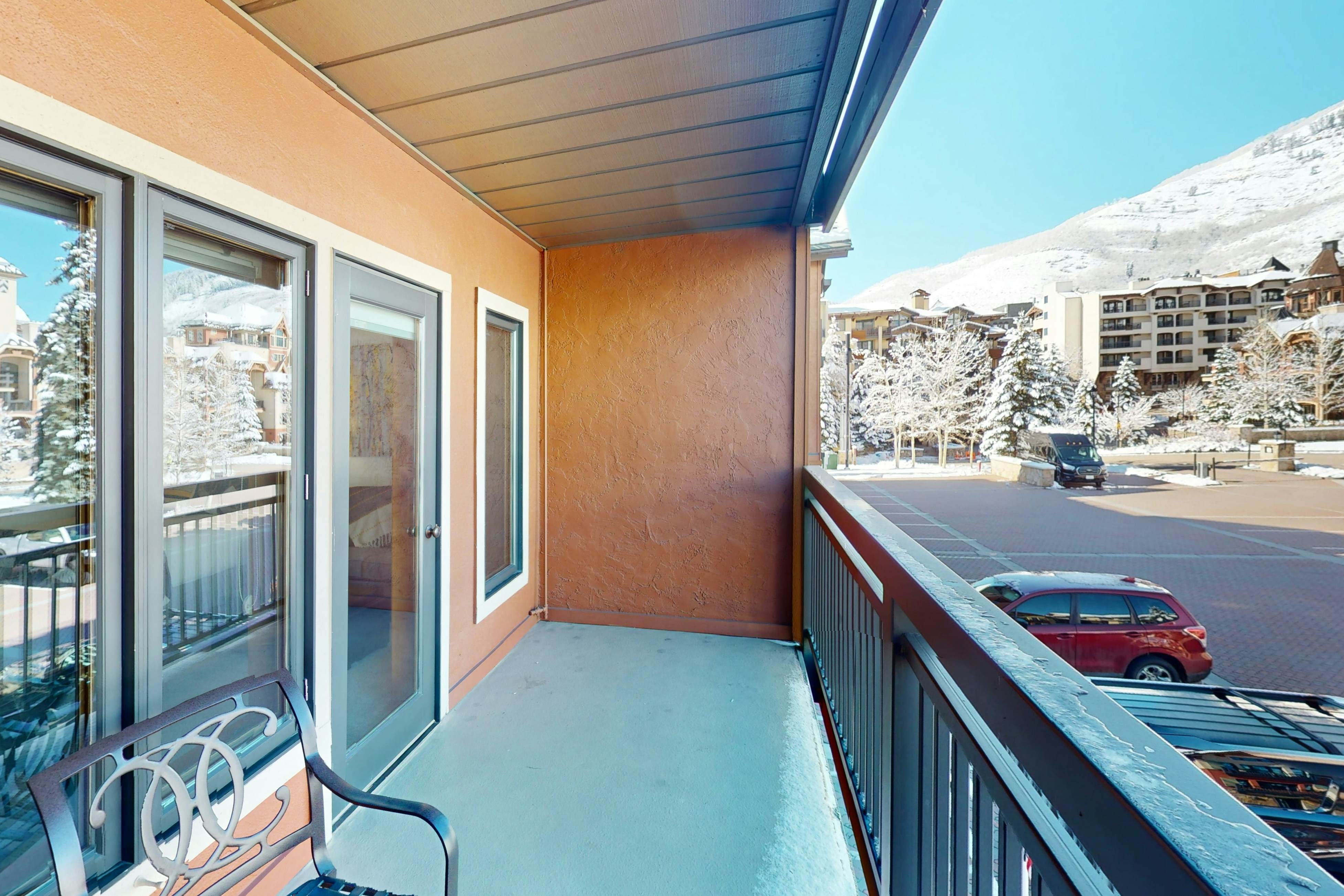 Lion Square Lodge South 461