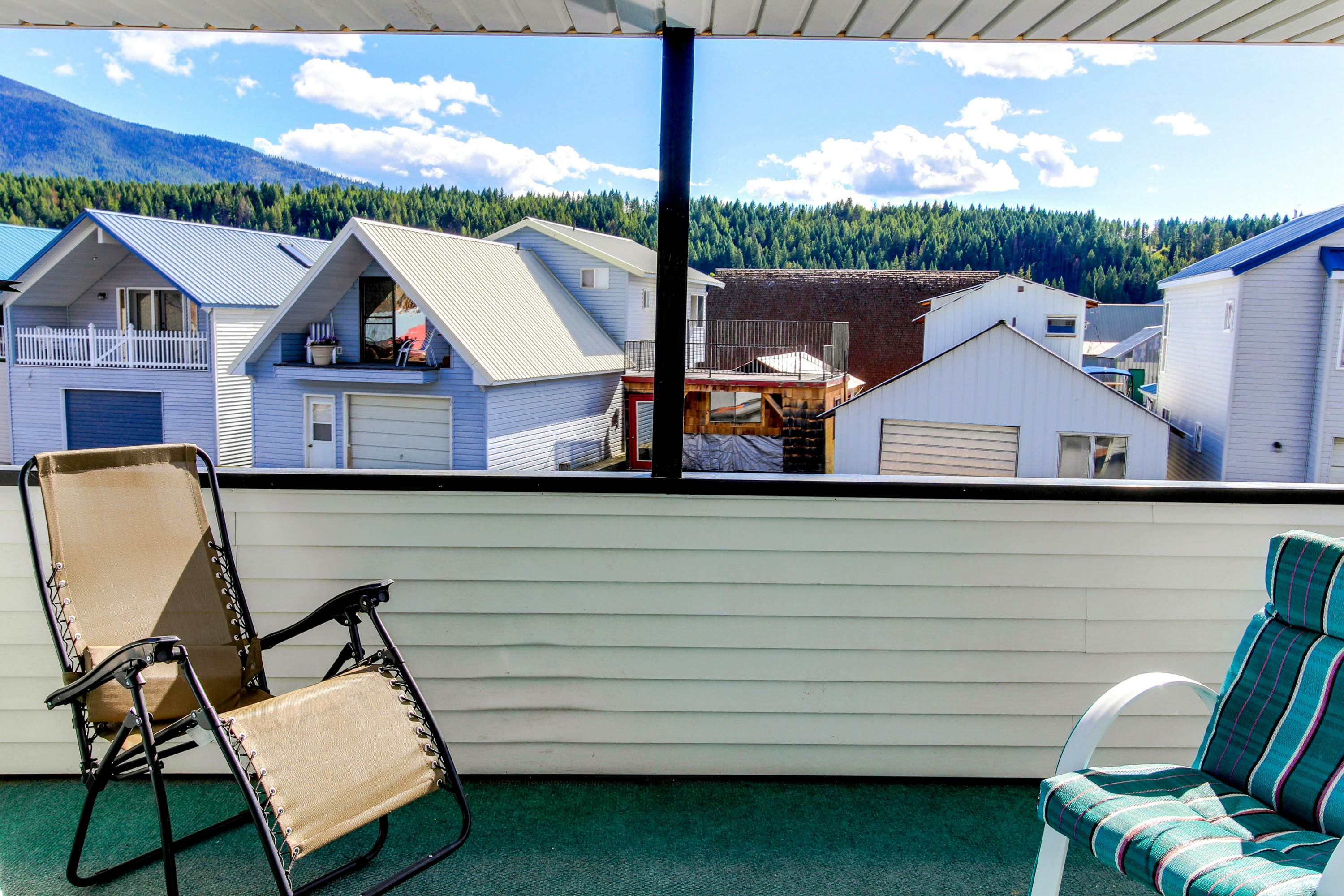 Scenic Bay Float Home Hideaway 2 BD Vacation Rental in Bayview, ID