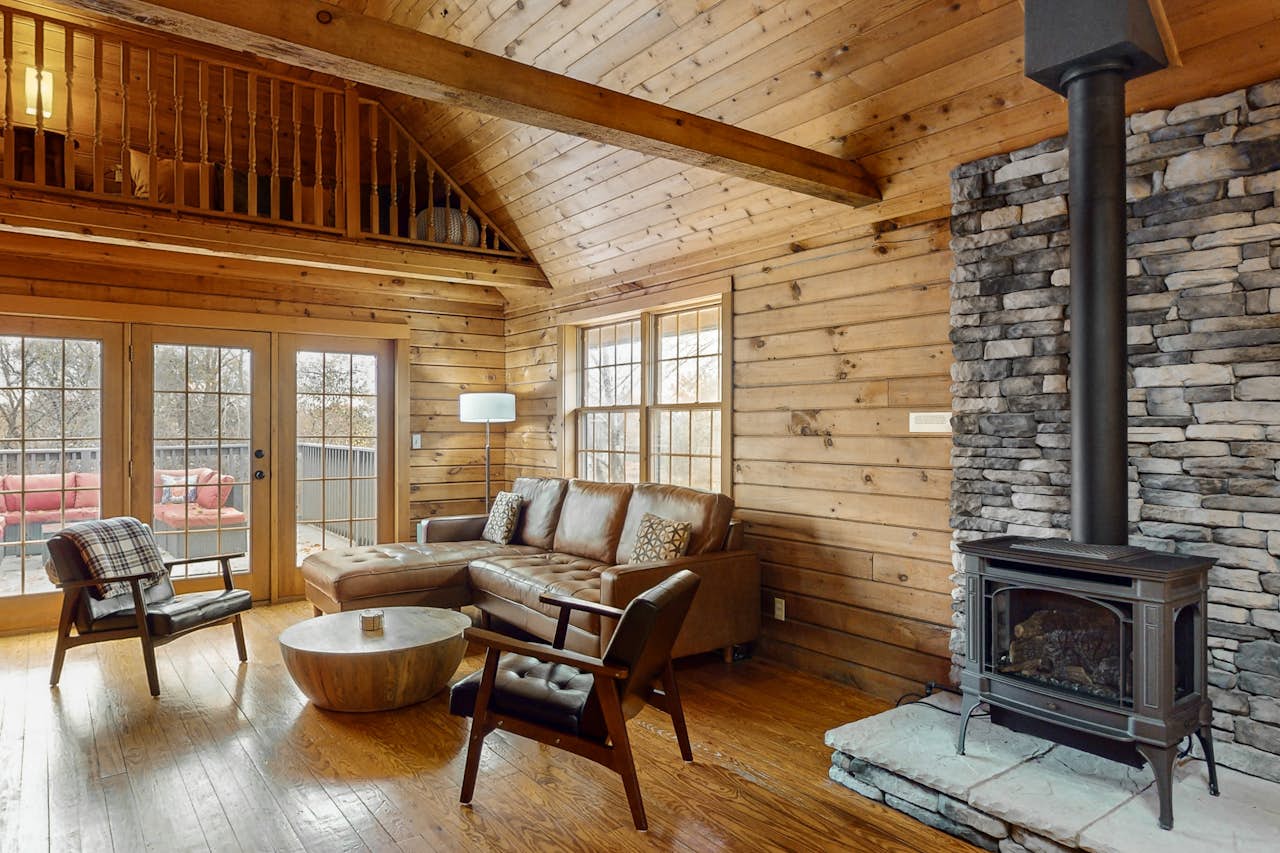 Modern Log Cabin with Vineyard Views 3 BD Penn Yan, NY Vacation
