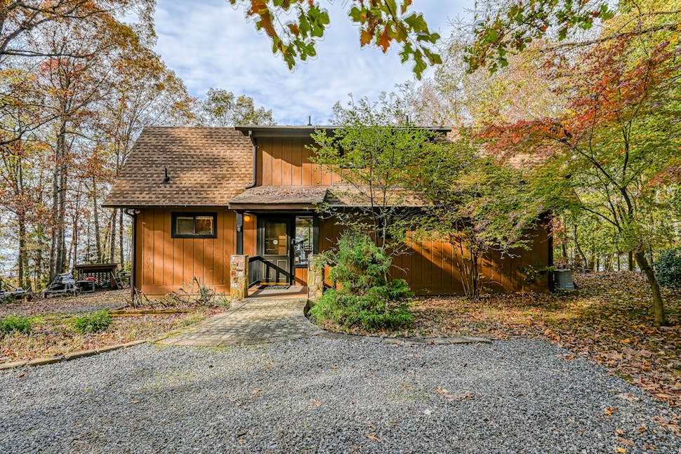 Sunset Splendor 4 BD Mineral, VA Vacation Rental Vacasa