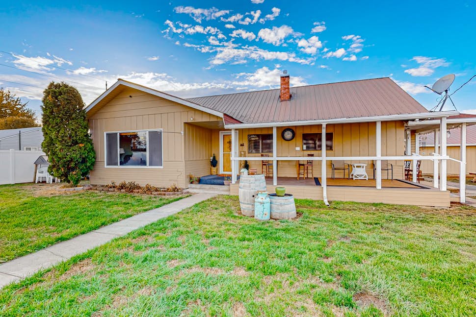 Lowden House 2 BD Touchet, WA Vacation Rental Vacasa