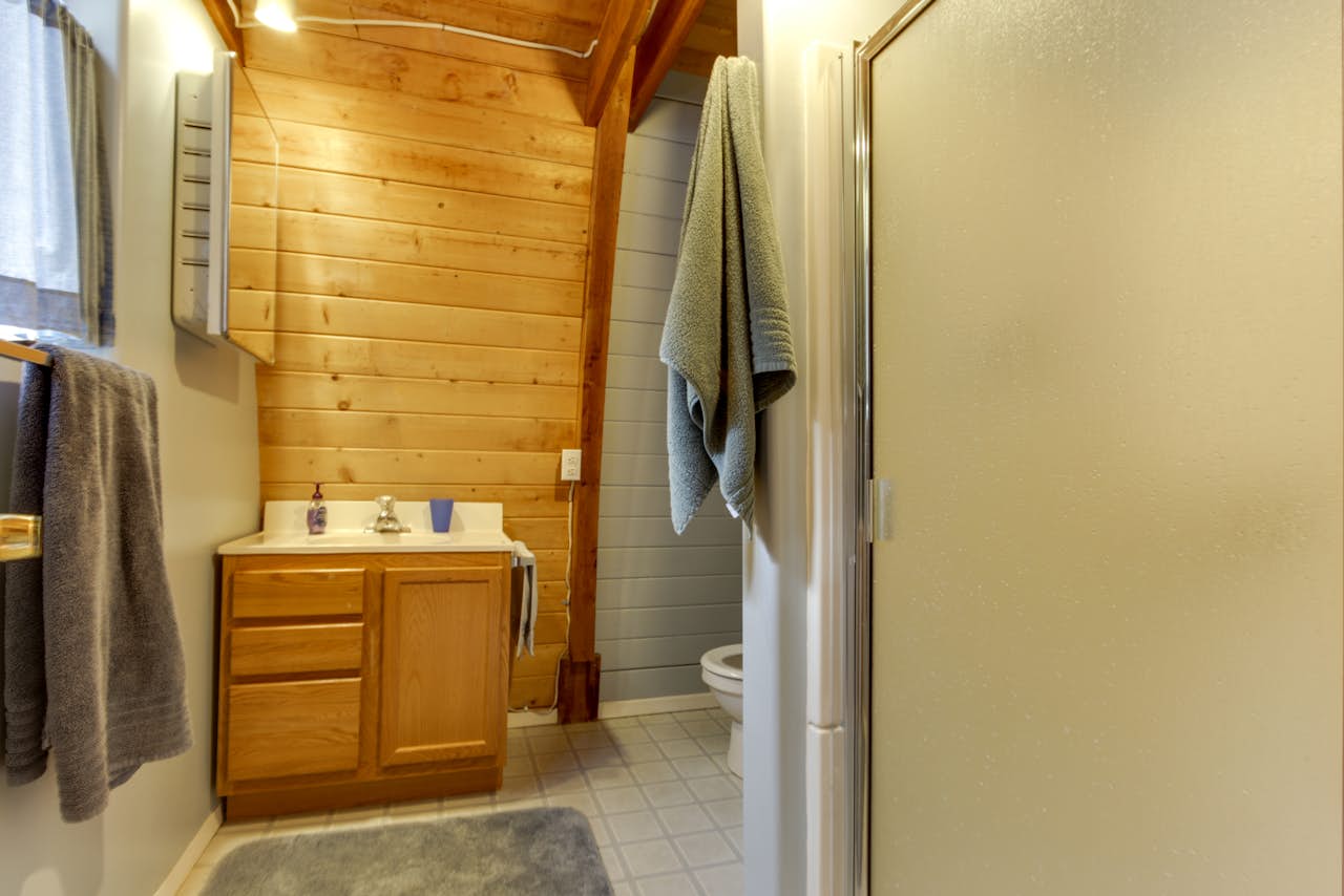 Cozy Hayden Idaho Lake Cabin 2 BD Vacation Rental in Hayden Lake, ID