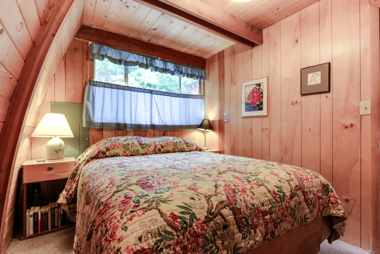 Cozy Hayden Idaho Lake Cabin 2 BD Vacation Rental in Hayden Lake, ID