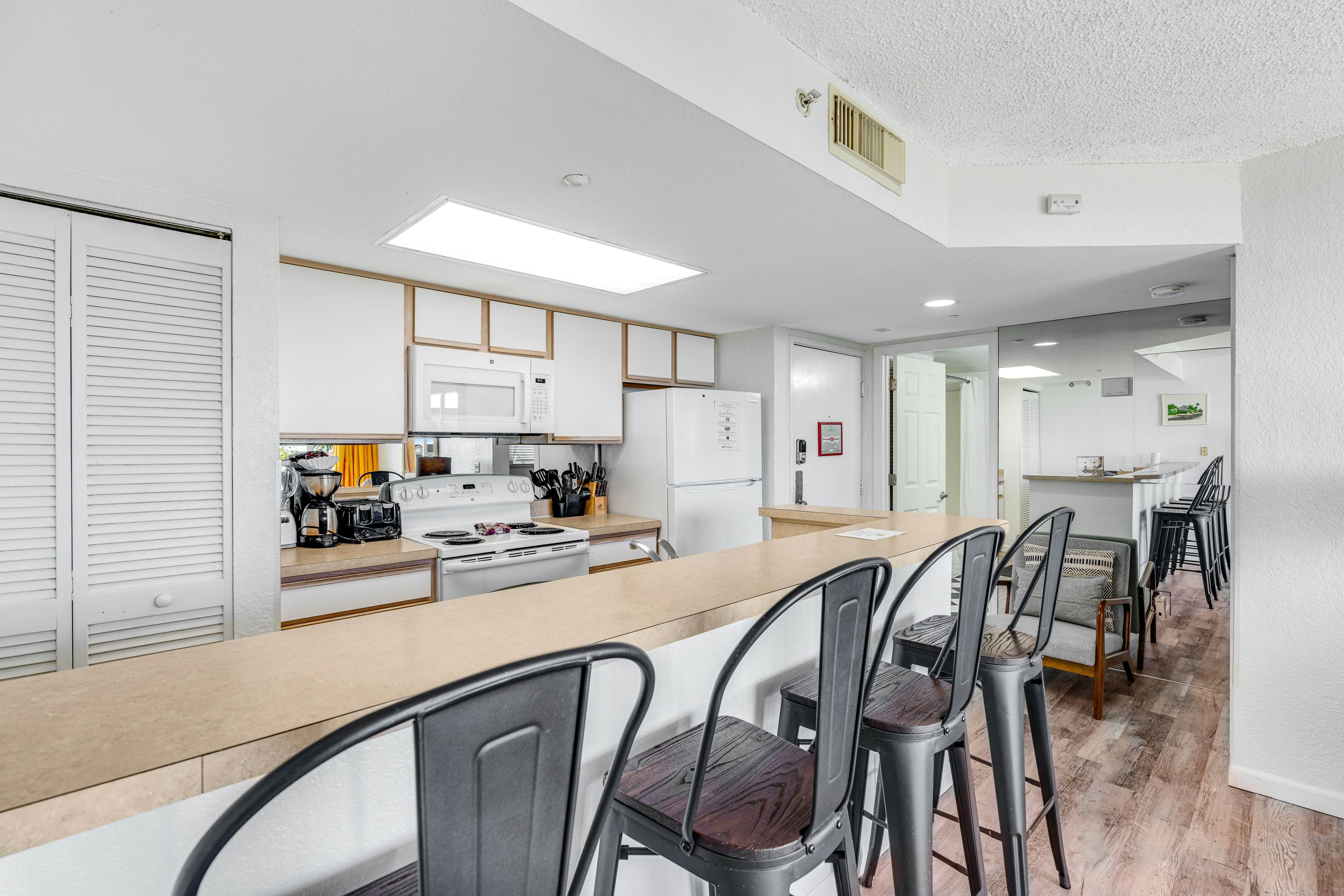 Sunrise Suites - Tierra Bomba Suite 403