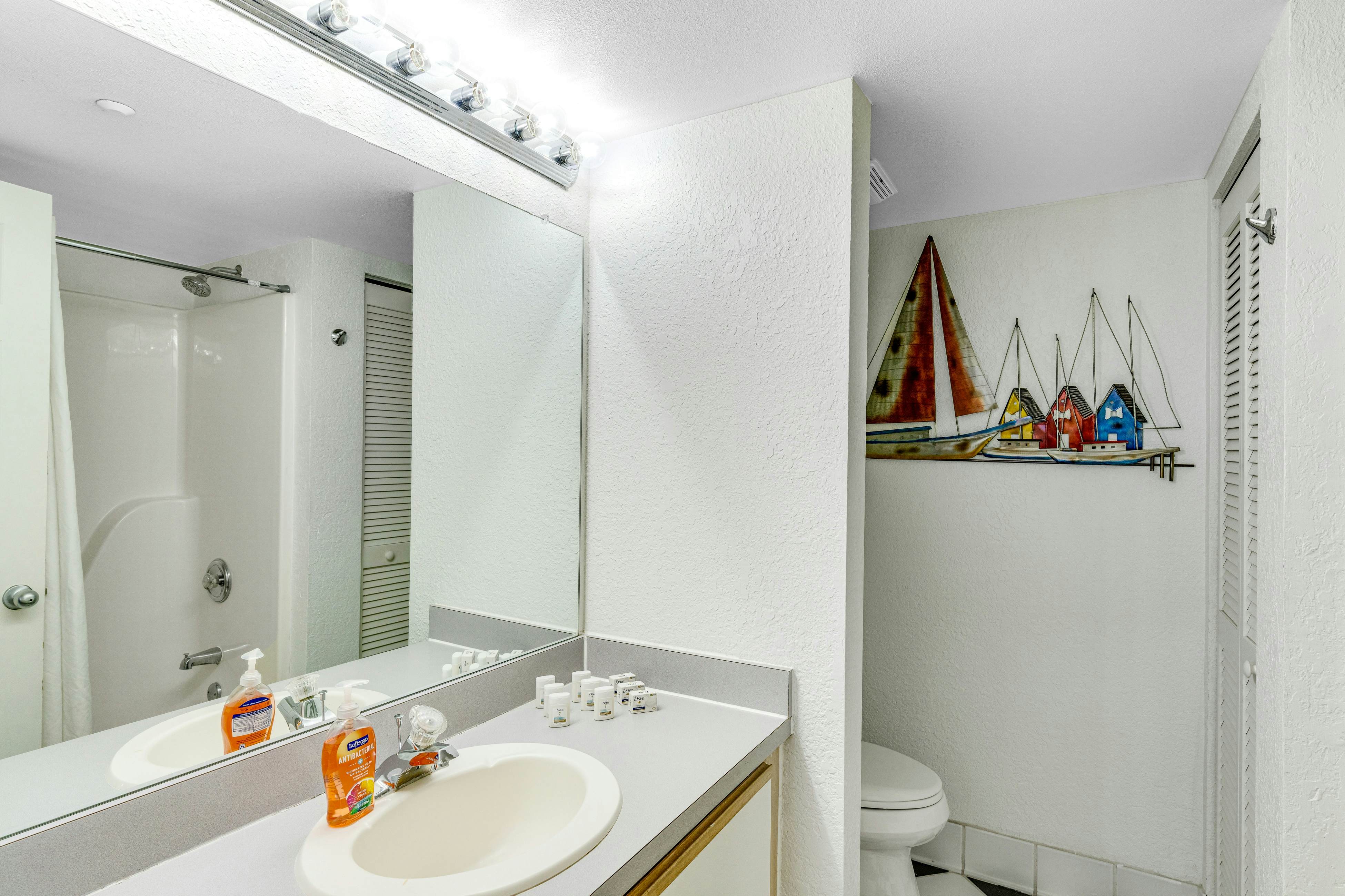 Sunrise Suites - Tierra Bomba Suite 403