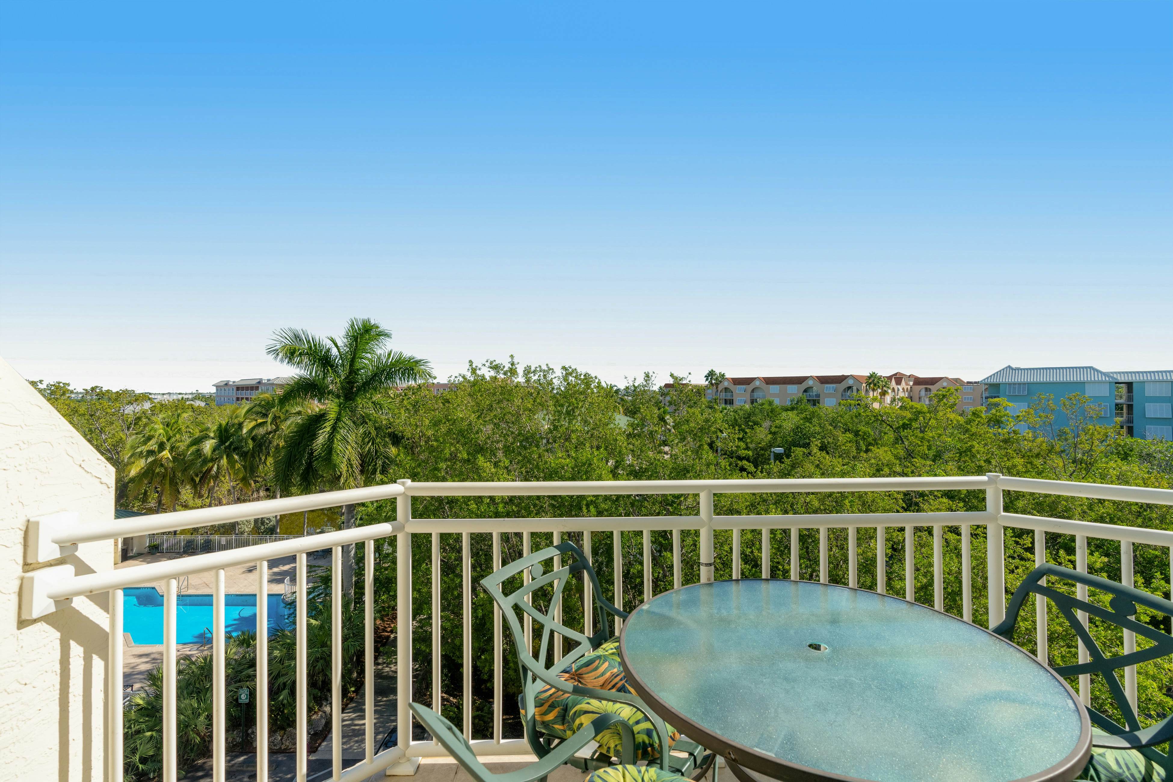 Sunrise Suites - Tierra Bomba Suite 403