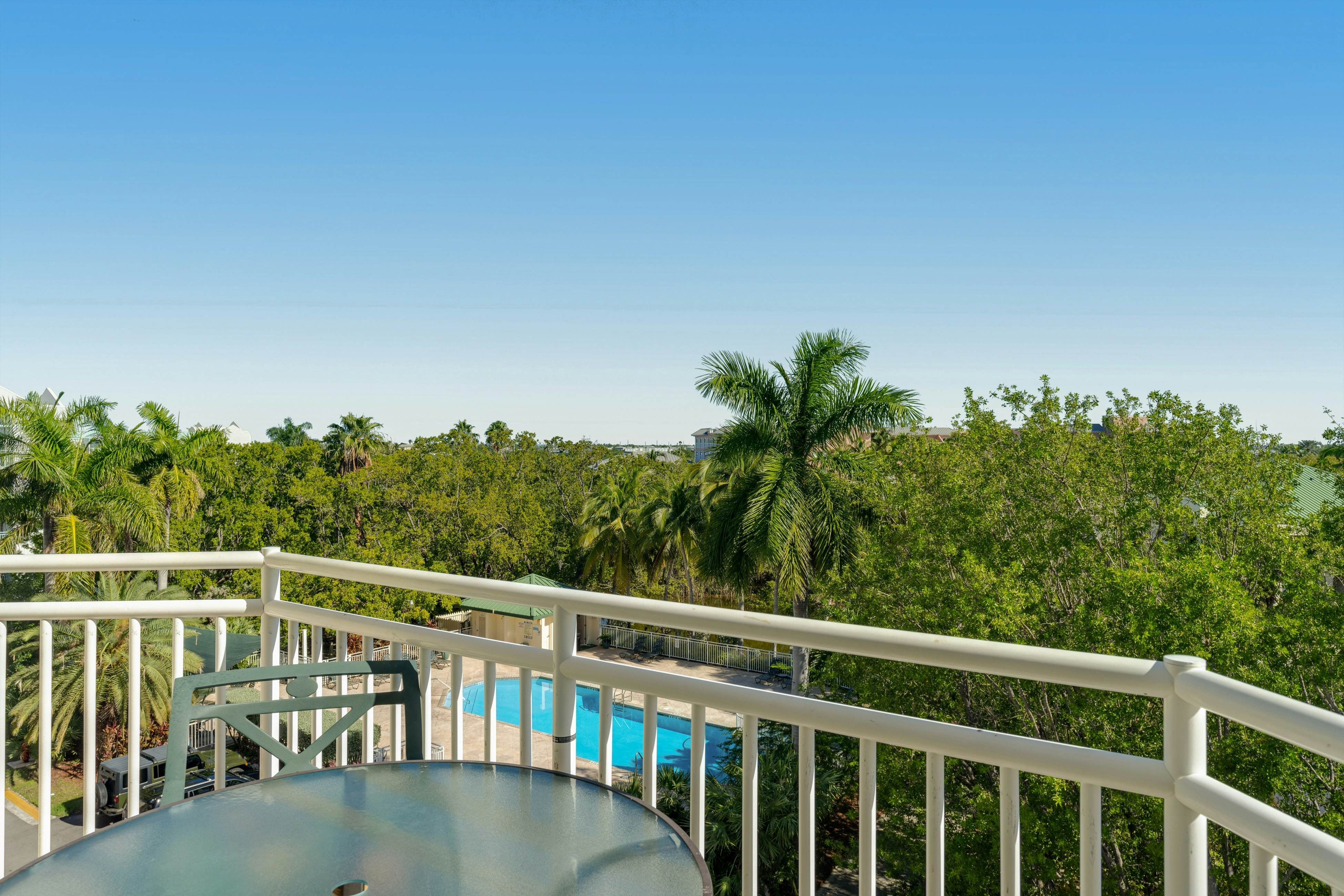 Sunrise Suites - Tierra Bomba Suite 403