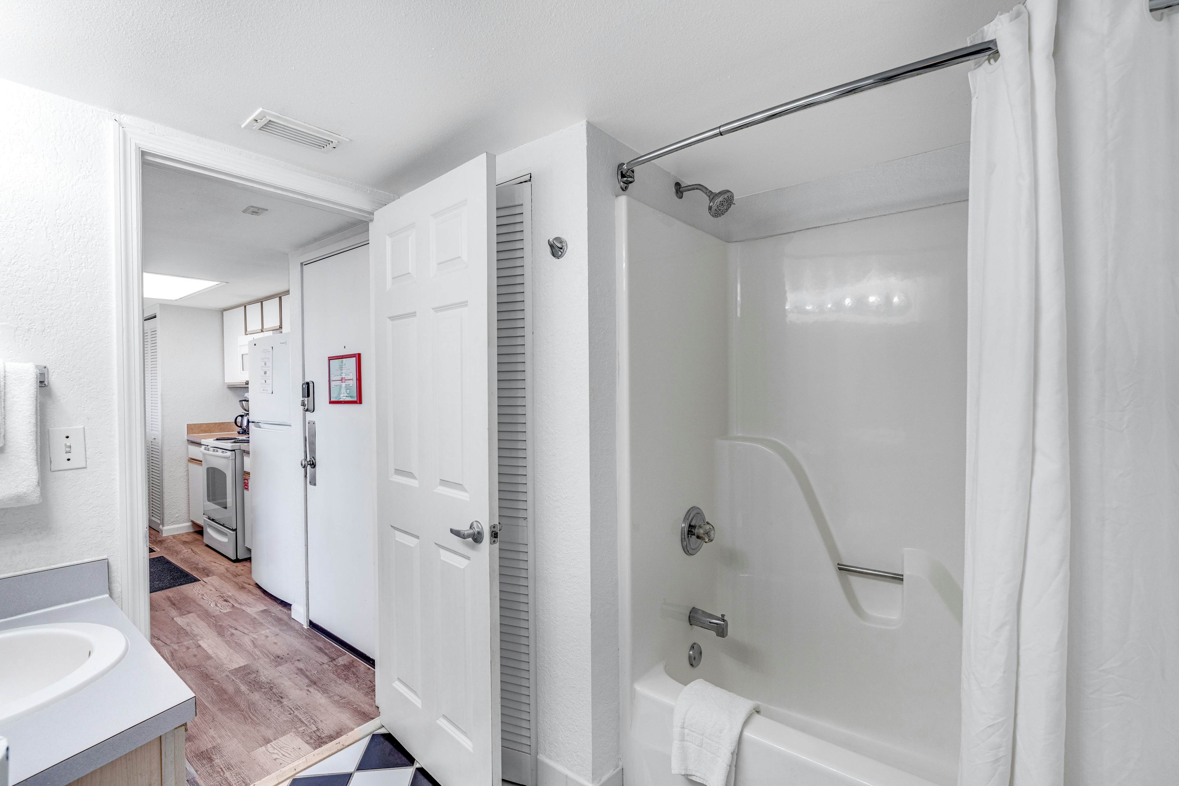 Sunrise Suites - Tierra Bomba Suite 403