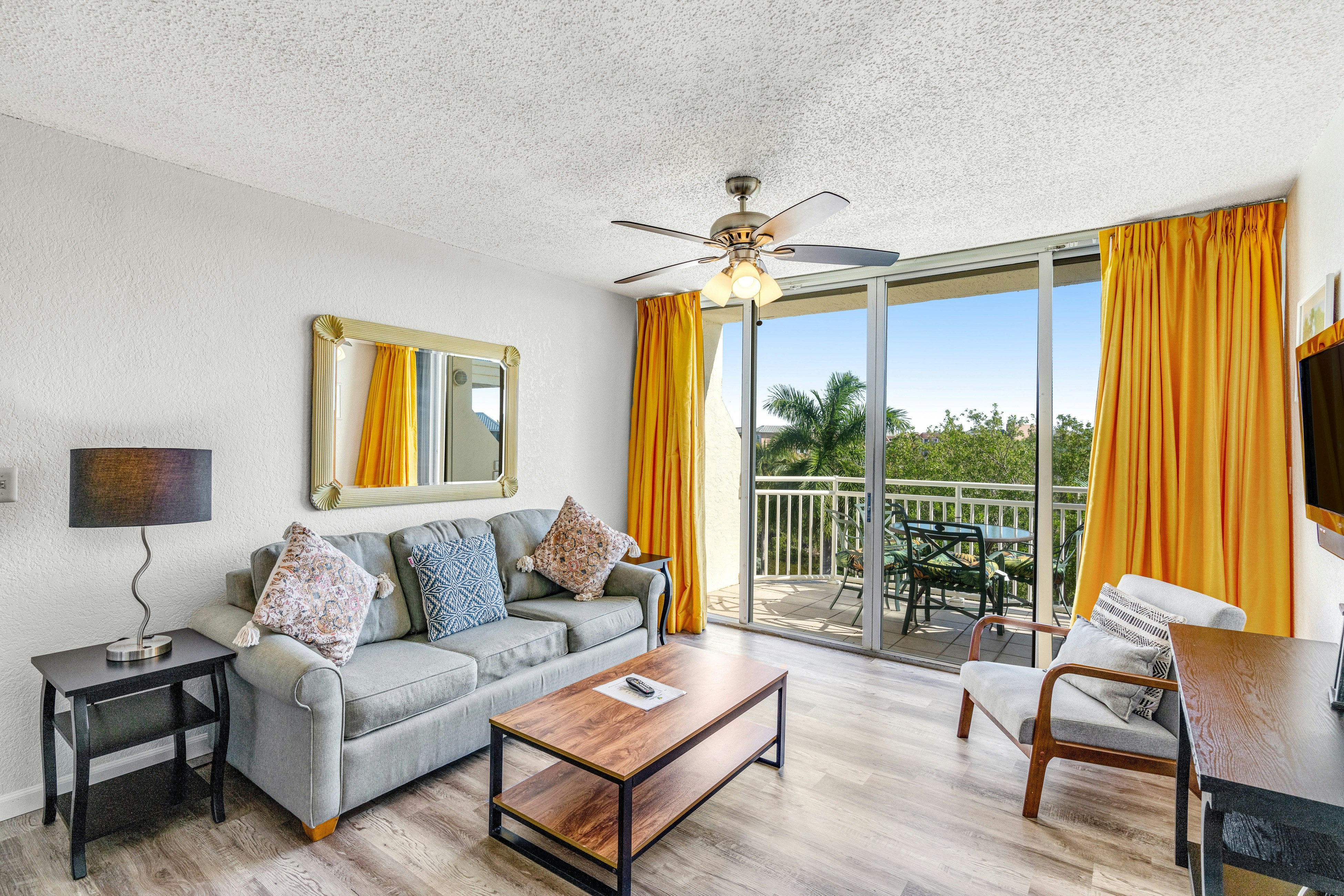 Sunrise Suites - Tierra Bomba Suite 403