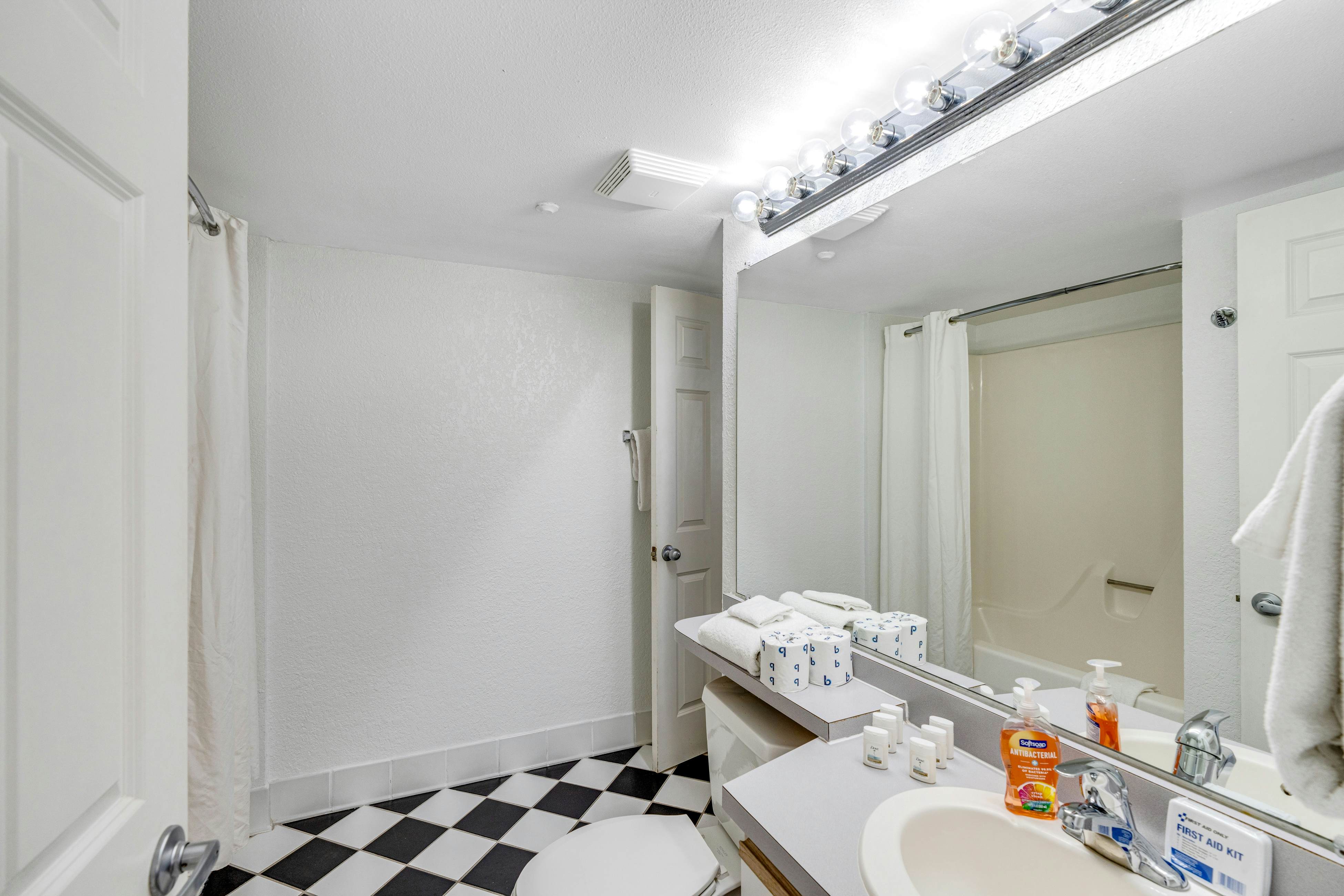 Sunrise Suites - Tierra Bomba Suite 403