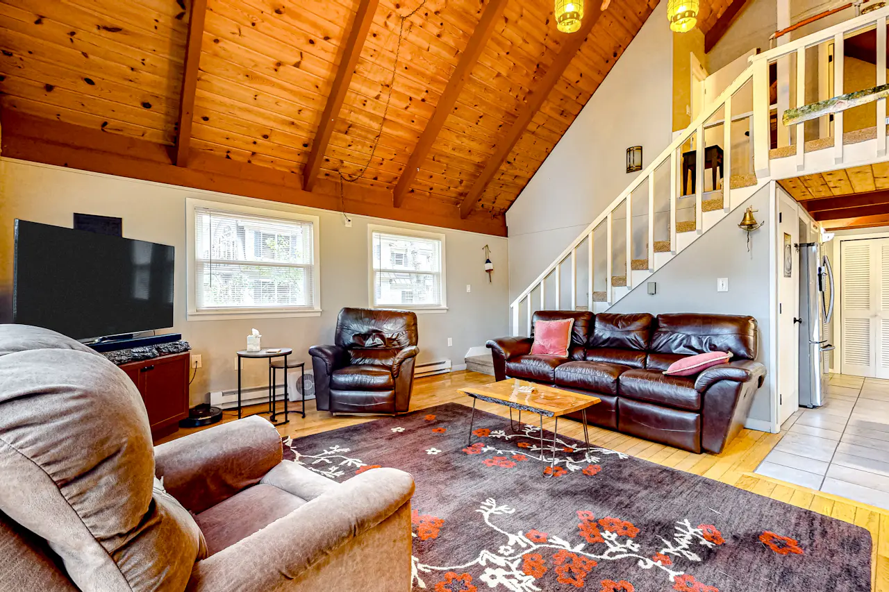 Crescent Corner 3 BD Waterboro, ME Vacation Rental Vacasa