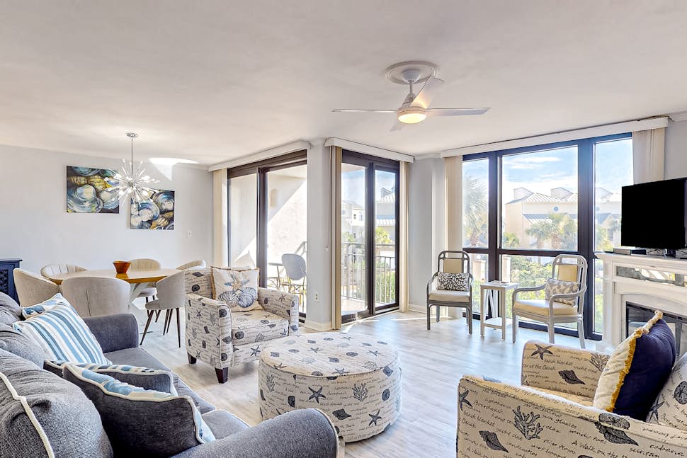 Enclave 204A 2 BD Destin, FL Vacation Rental Vacasa