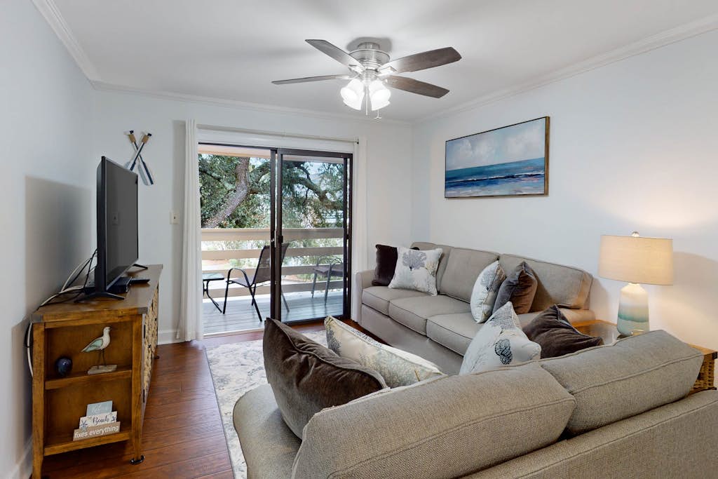 Top-floor Fiddler’s Cove condo with resort pools, hot tub & beach access — Hilton Head, SC — vacation rental