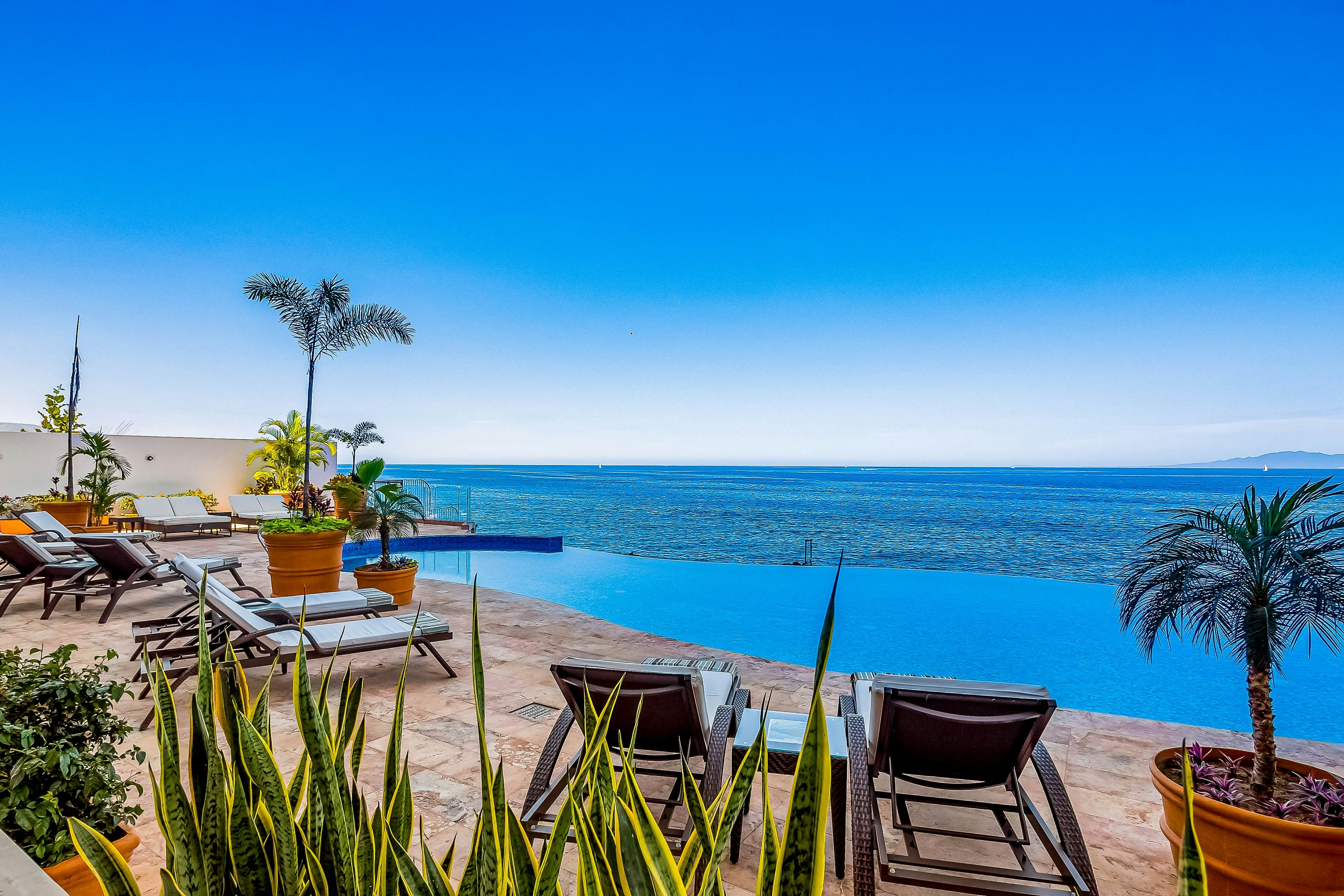 Blue Horizon 502 at Residences