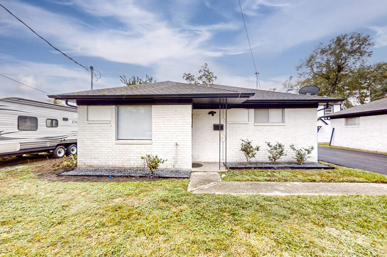 Caplin Cottage 304 2 BD Houston, TX Vacation Rental Vacasa