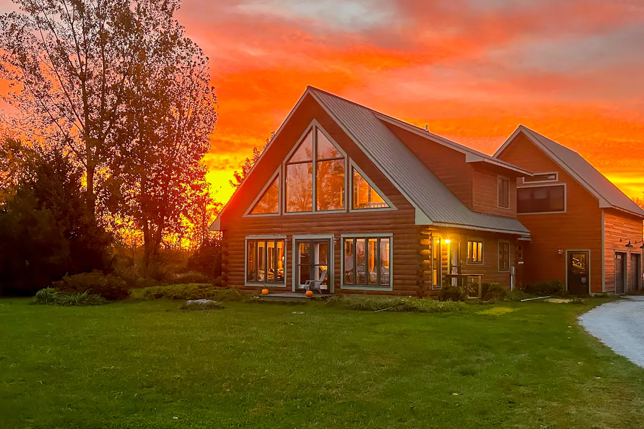 Sunset Hideaway 4 BD Isle La Motte, VT Vacation Rental Vacasa