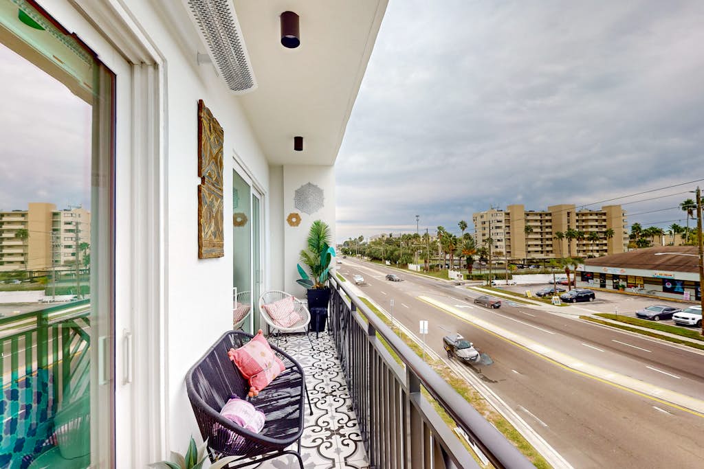 Sunlit and colorful beach condo with heated pool hot tub and balcony near shore and shops — Madeira Beach, FL — vacation rental