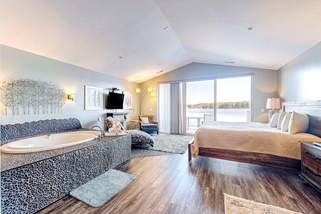 Delton Grand Resort 408 0 BD Wisconsin Dells, WI Vacation Rental