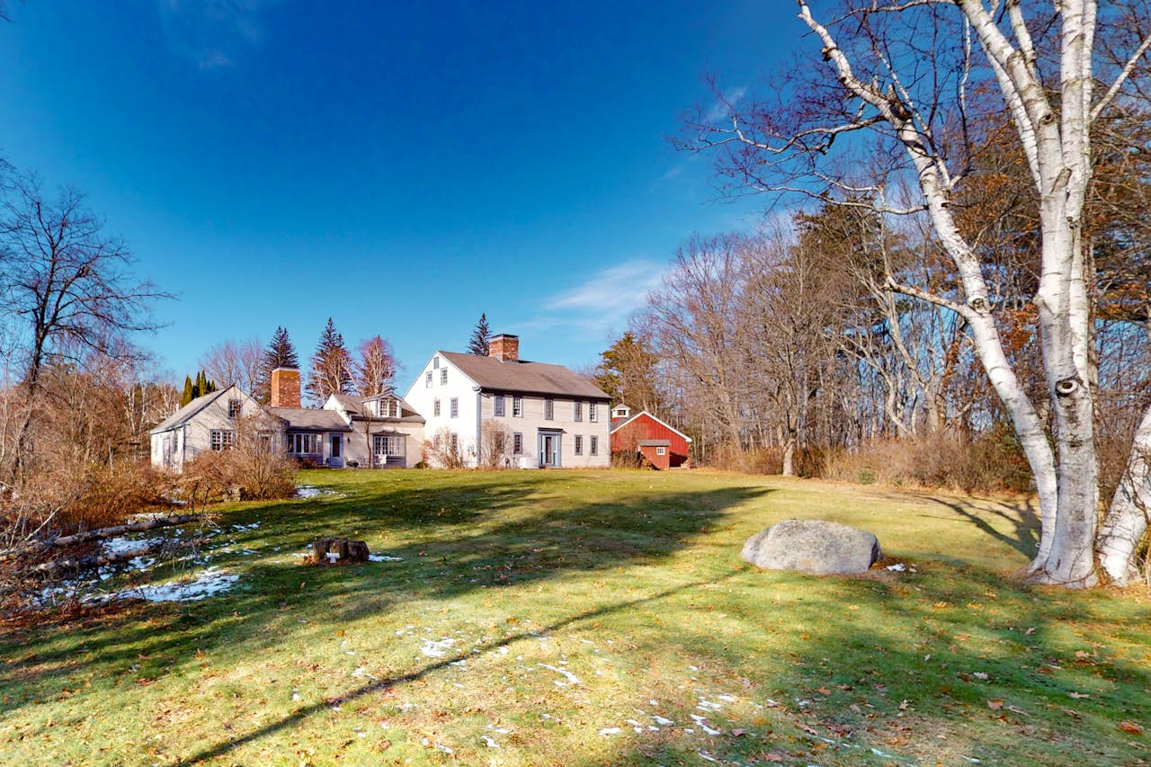 The Swallow Hill Manor 6 BD Franklin, NH Vacation Rental Vacasa