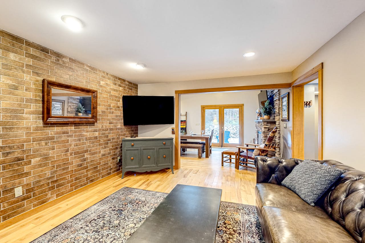 S'mores Rock 5 BD Thornton, NH Vacation Rental Vacasa