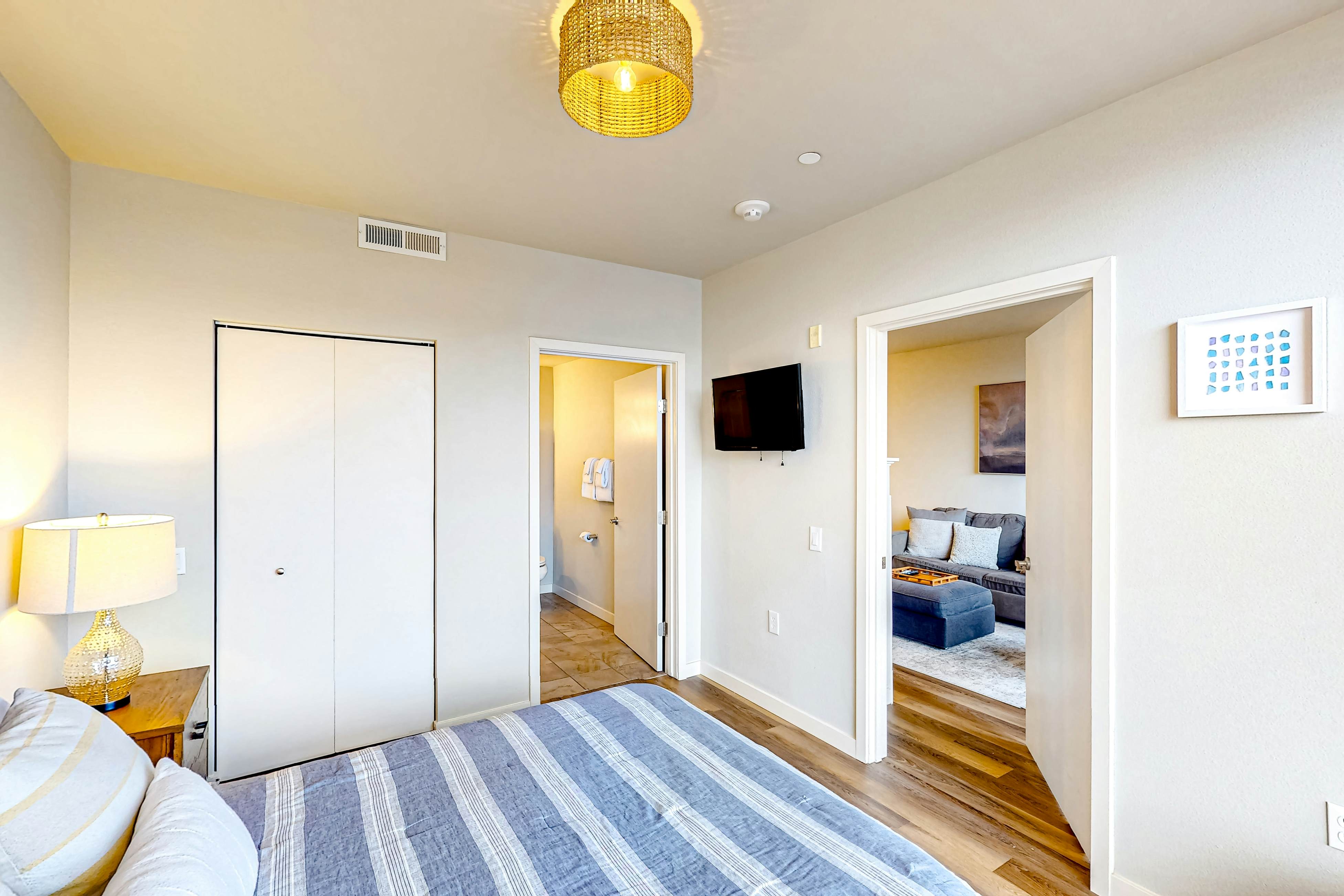 Chelan Resort Suites - Lakeside Holiday Suite #205