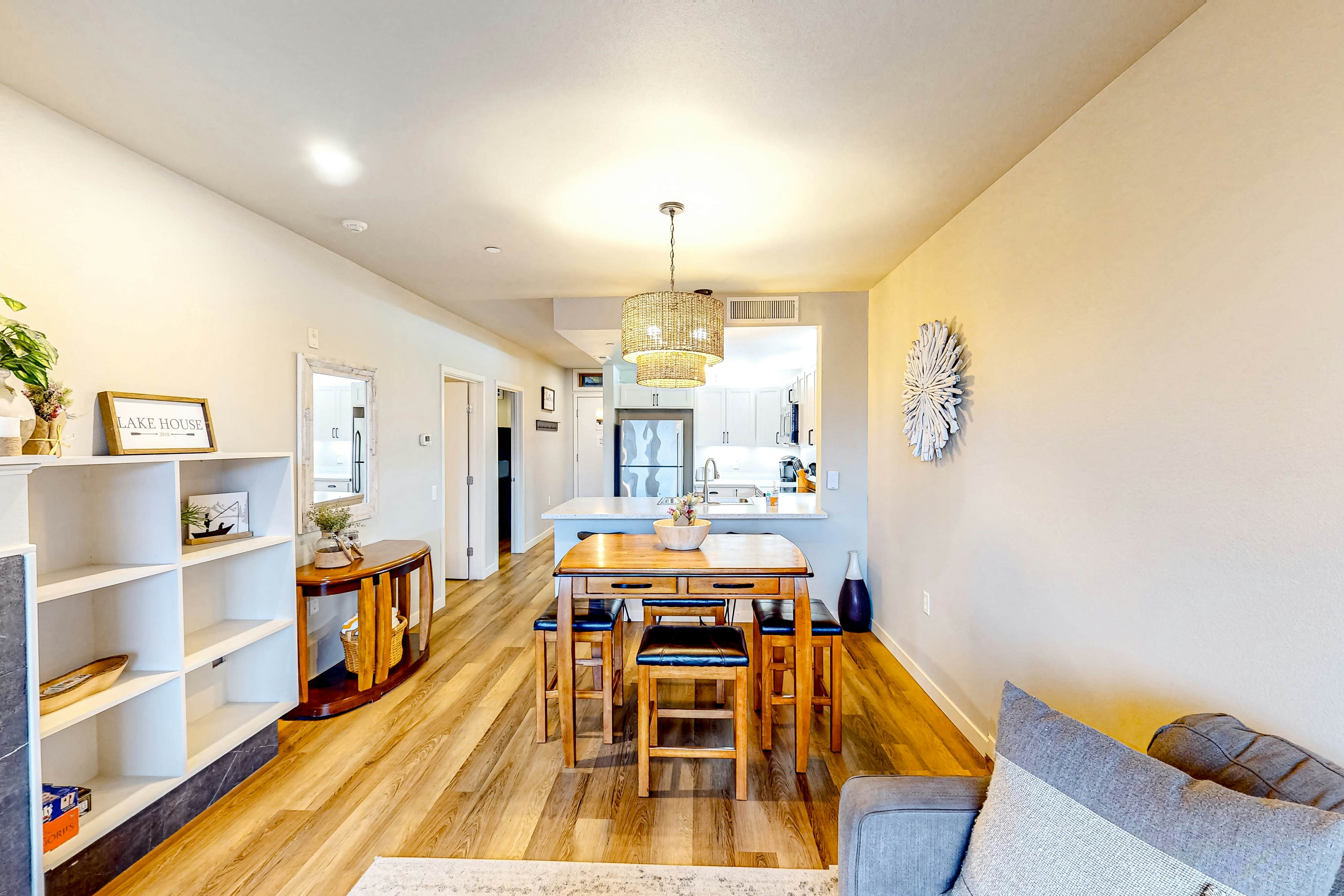 Chelan Resort Suites - Lakeside Holiday Suite #205