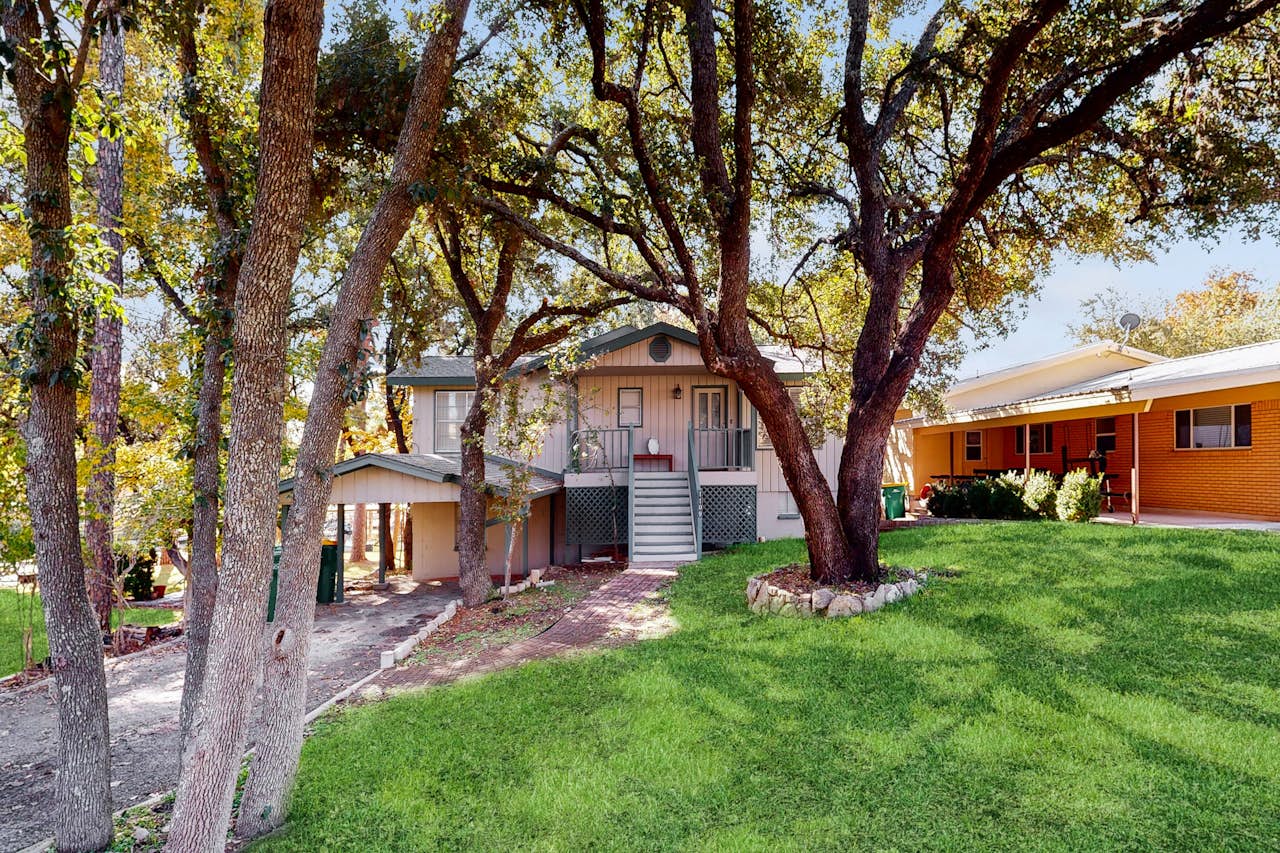 Don't Take This Beautiful Shoal for Granite 3 BD Granite Shoals, TX