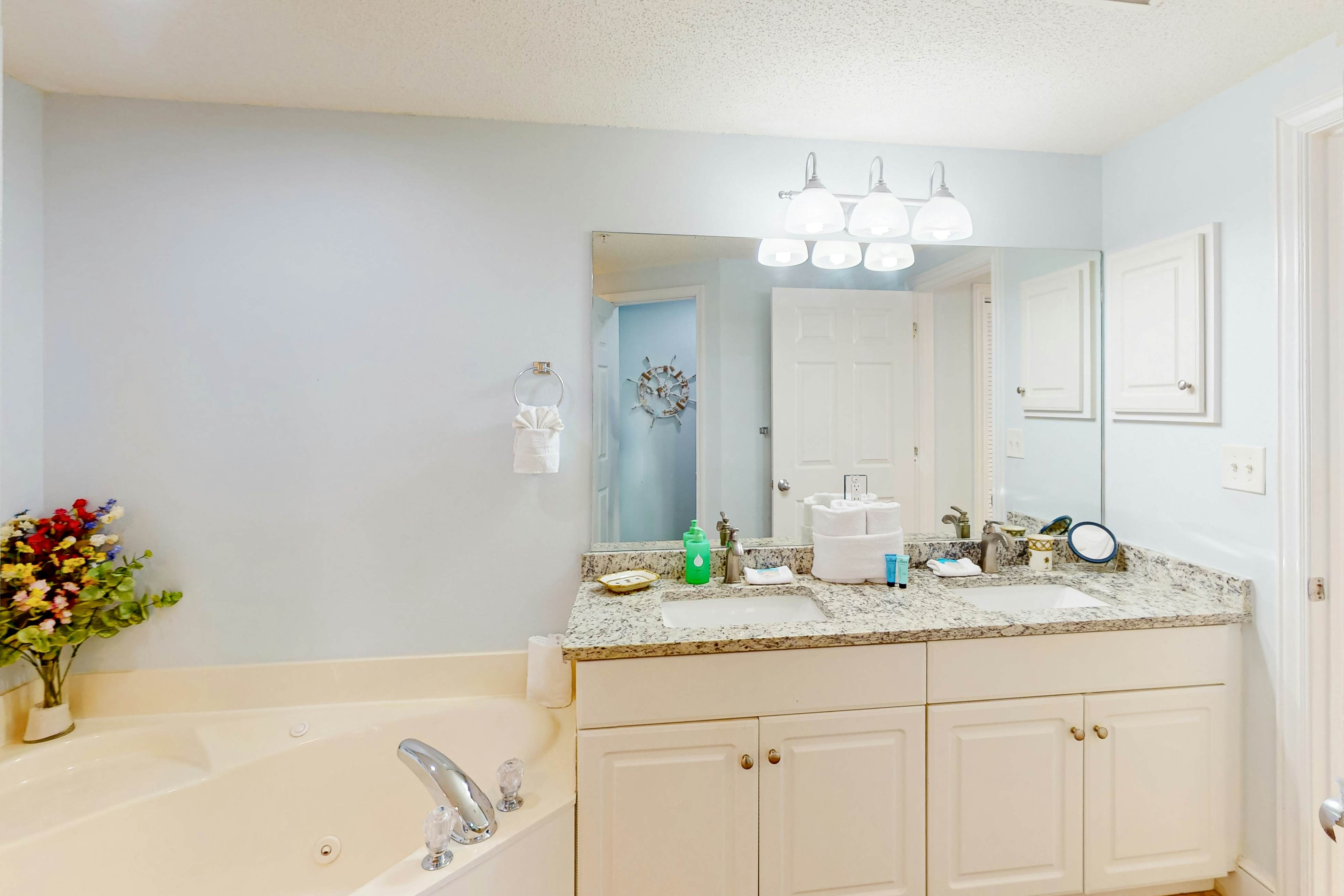 Majestic Tower II - 2102