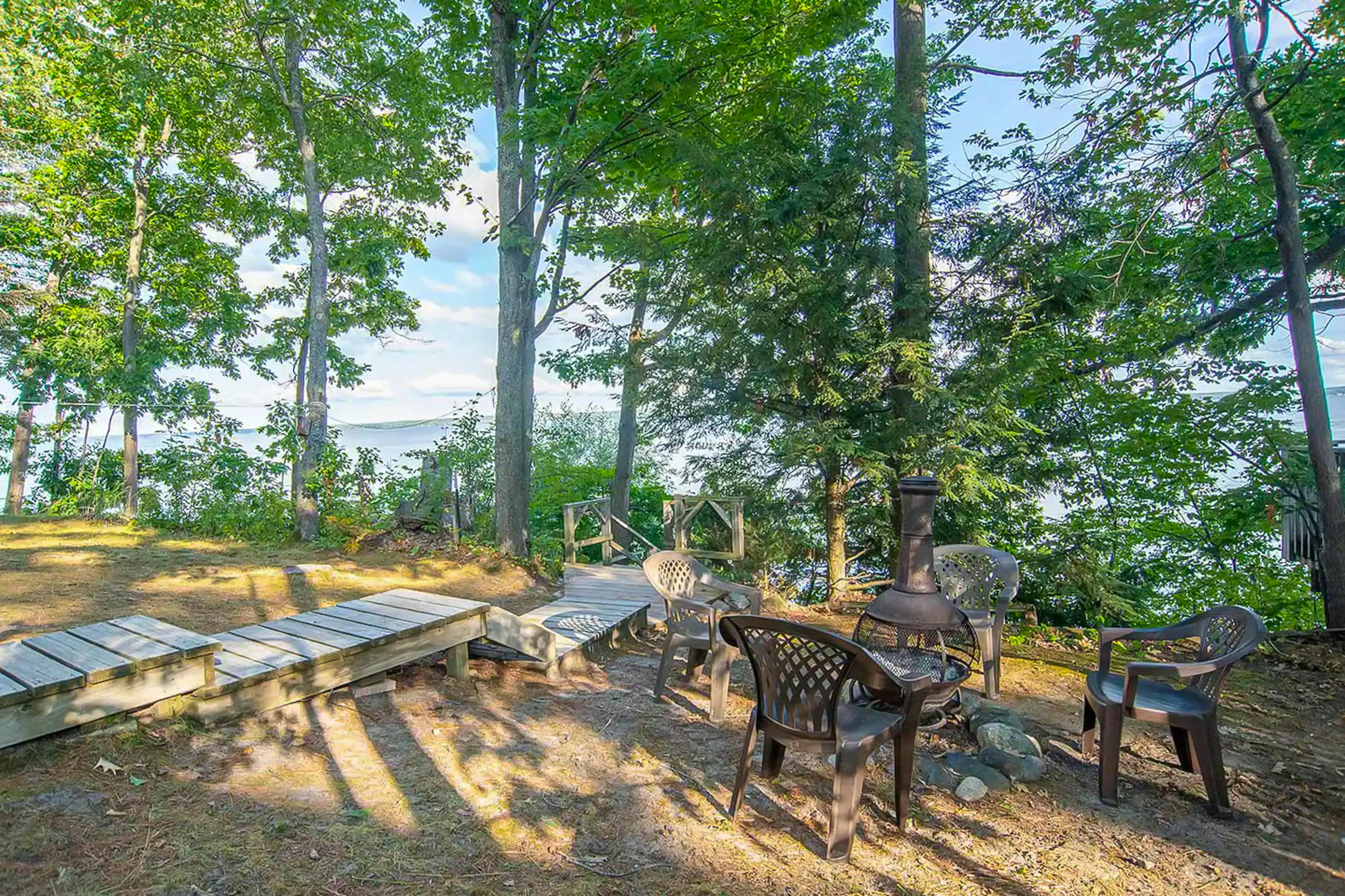 Smith Family Cottages- Lake House