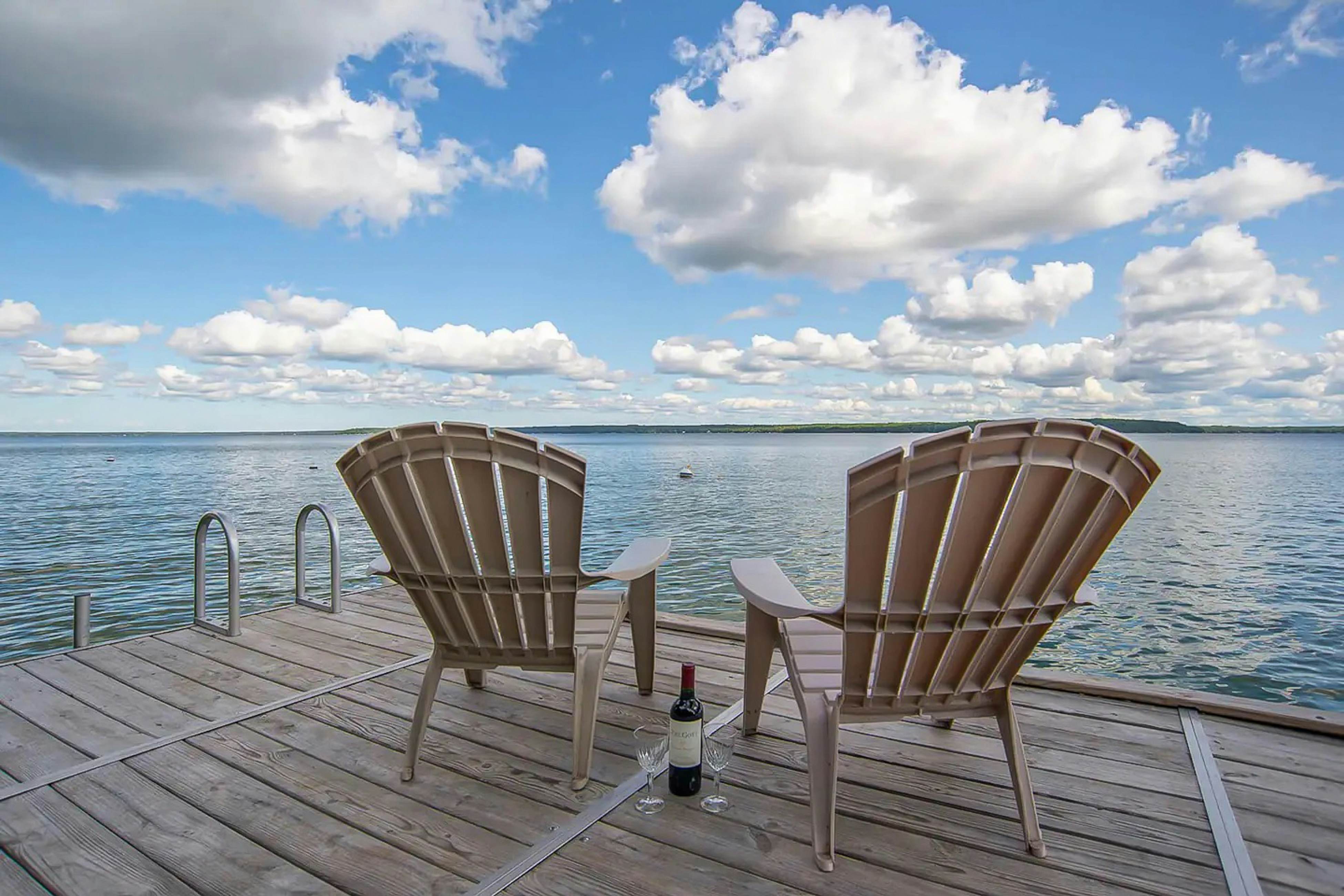 Smith Family Cottages- Lake House