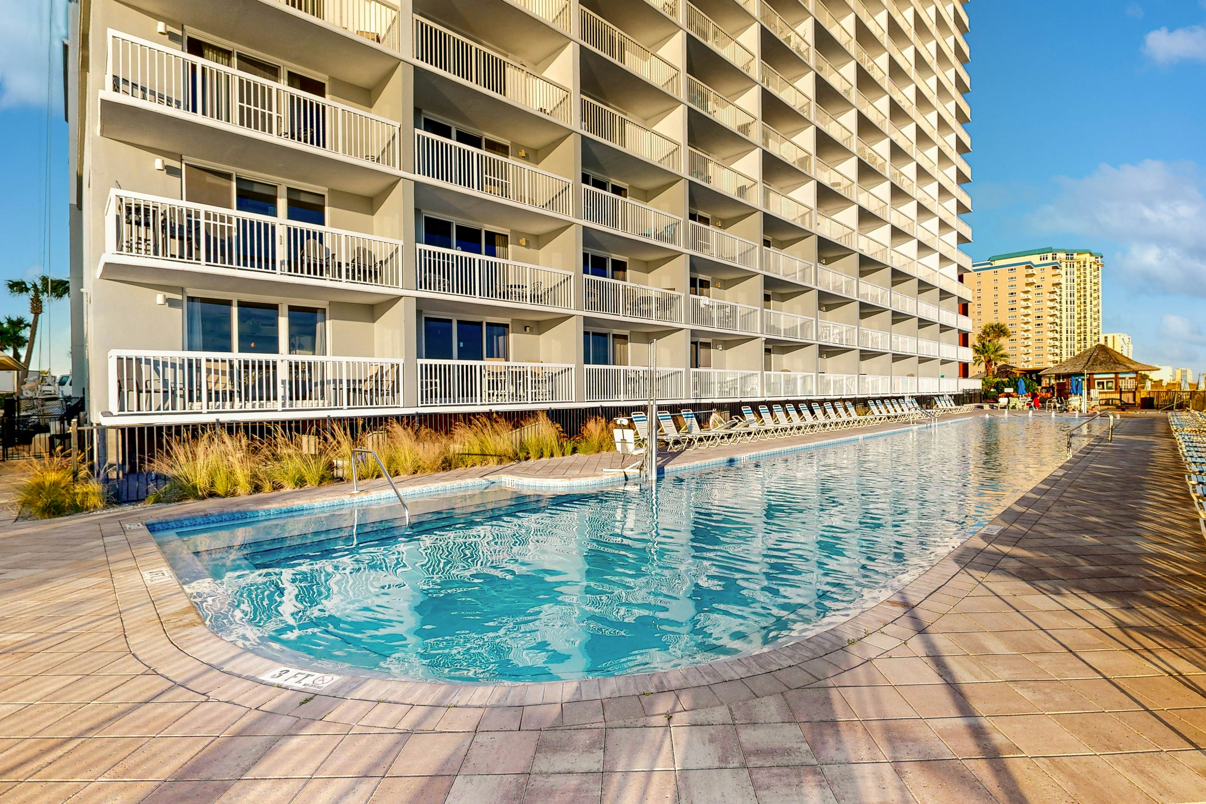 Pelican Beach Resort 2003