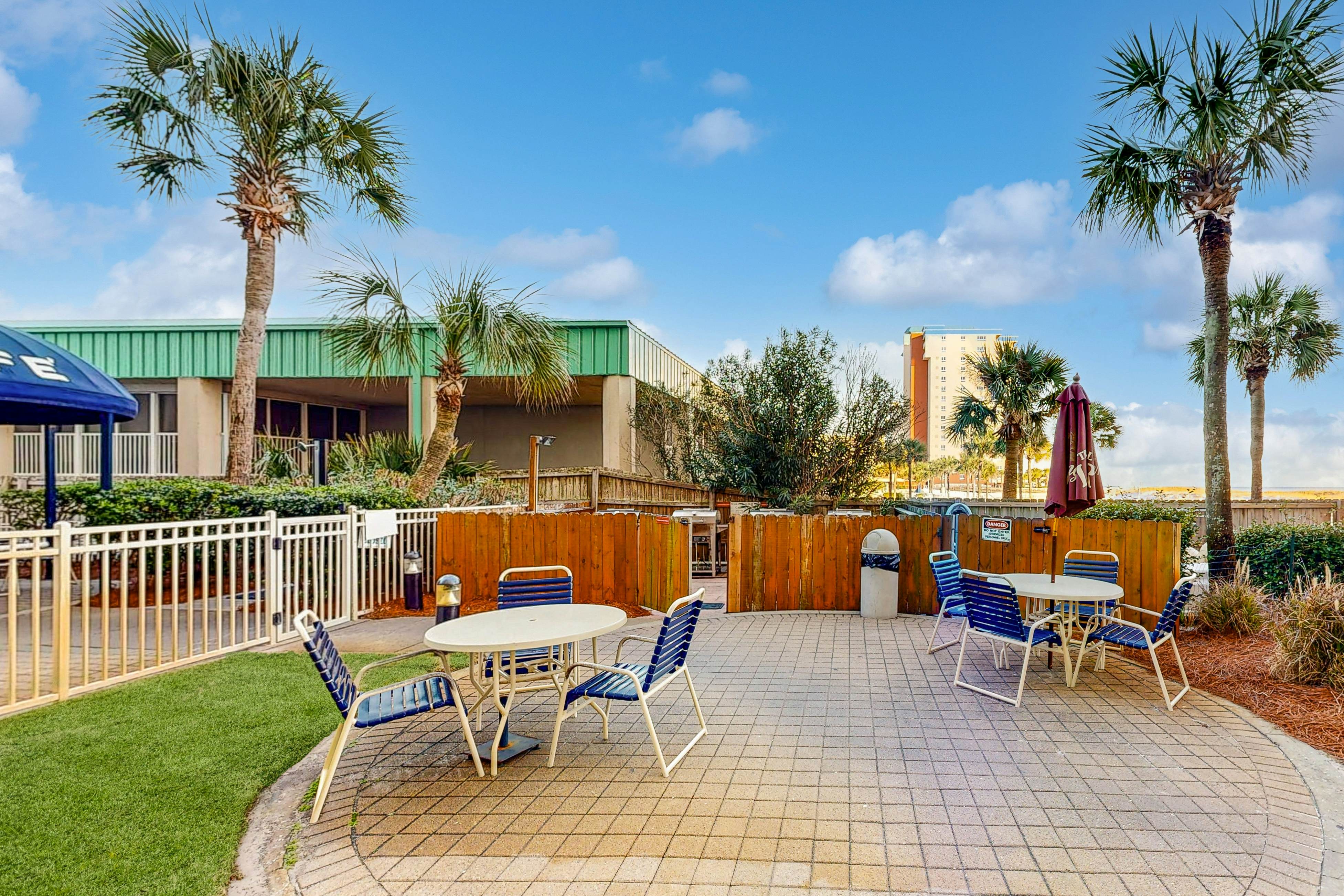 Pelican Beach Resort 2003