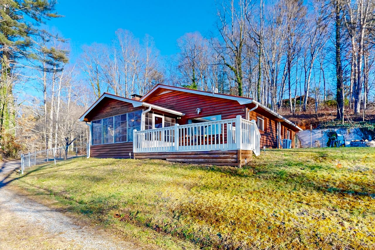 Tumbling Leaf Cabin 3 BD Franklin, NC Vacation Rental Vacasa