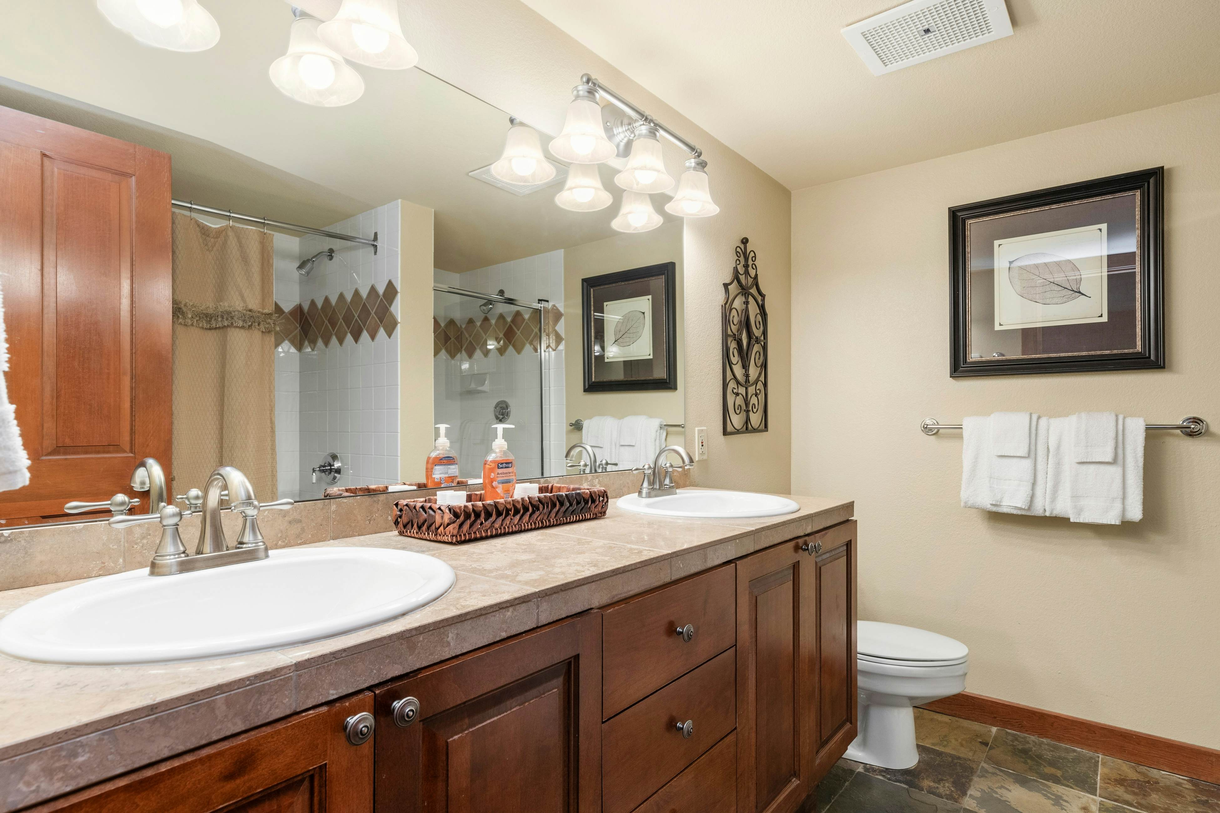 Powderhorn Lodge 210 - Blazing Star Suite